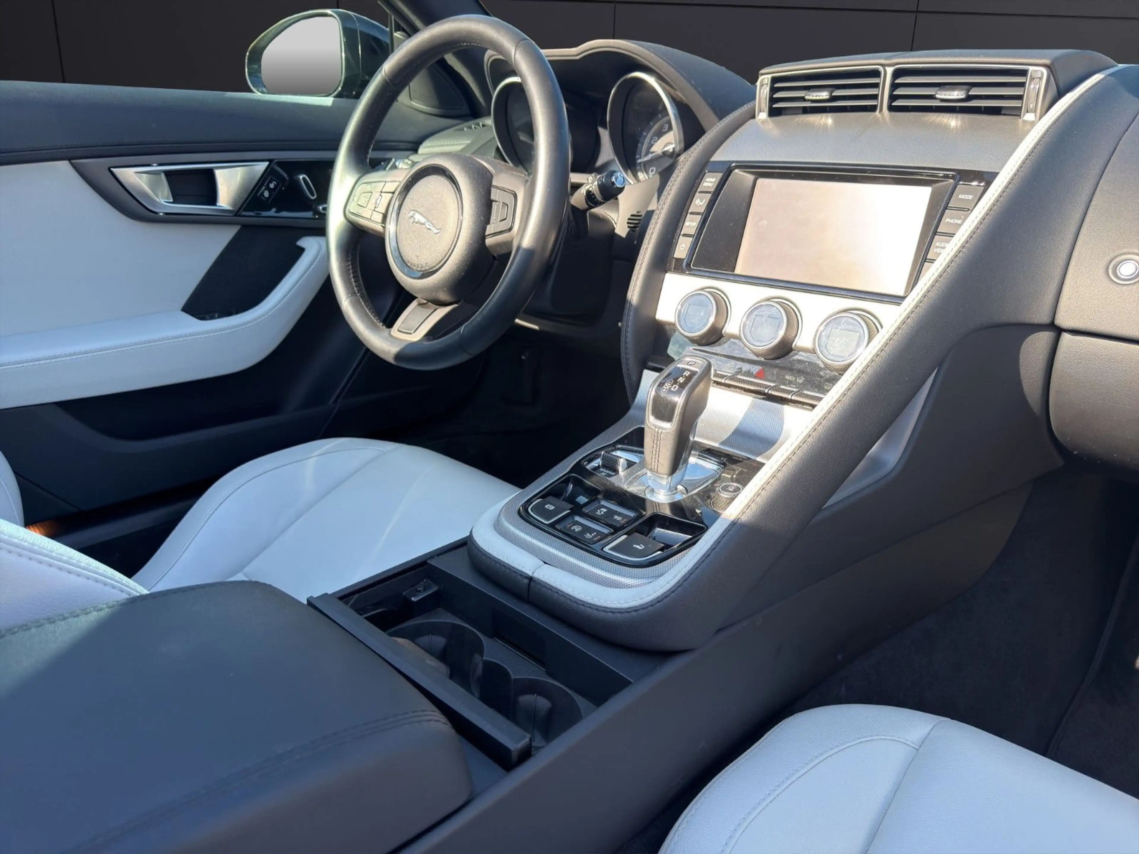 Jaguar F-Type F-TYPE Cabrio/NEUZustand/Scheckheftgepflegt — photo 12