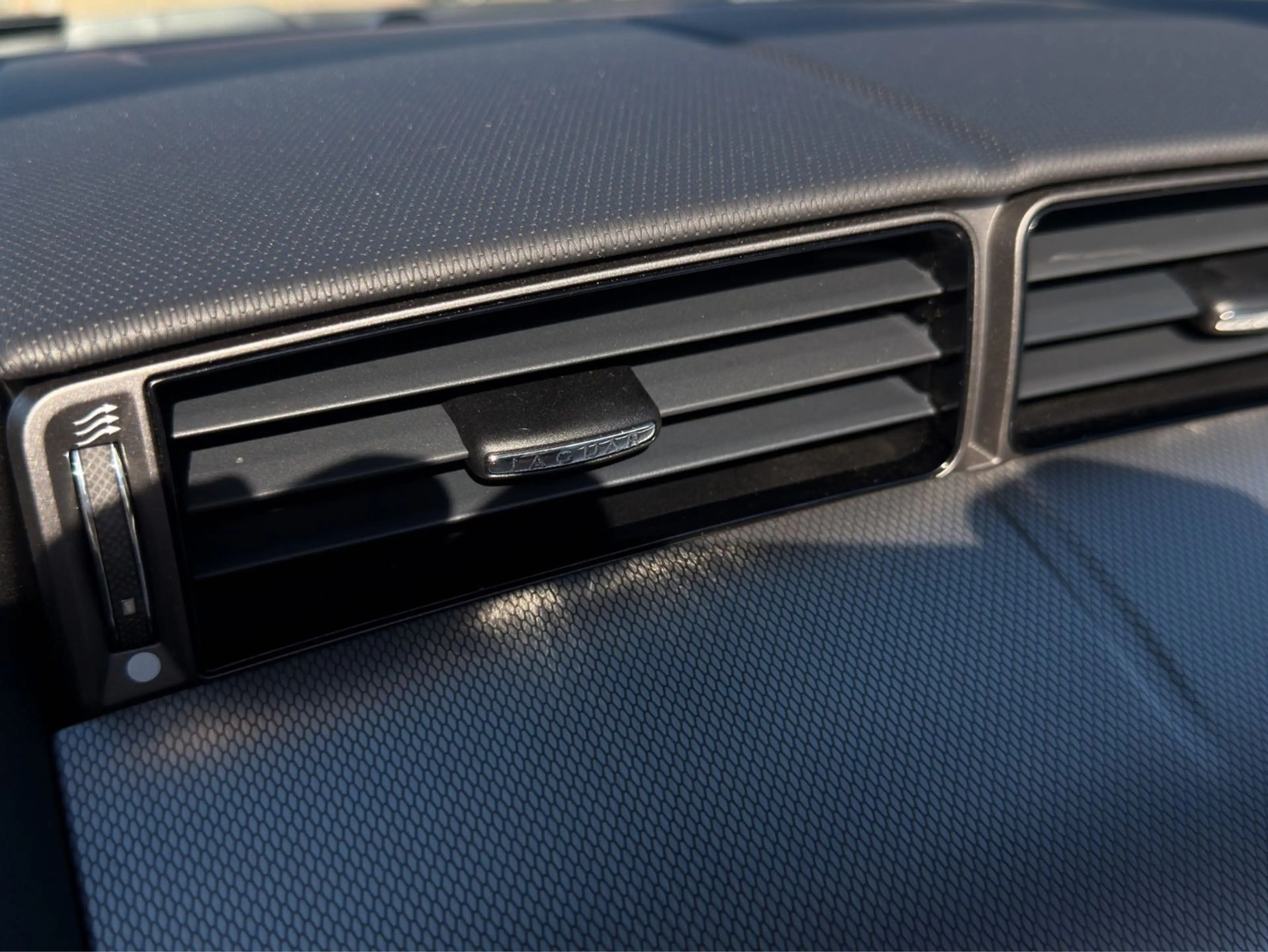 Jaguar F-Type F-TYPE Cabrio/NEUZustand/Scheckheftgepflegt — photo 23
