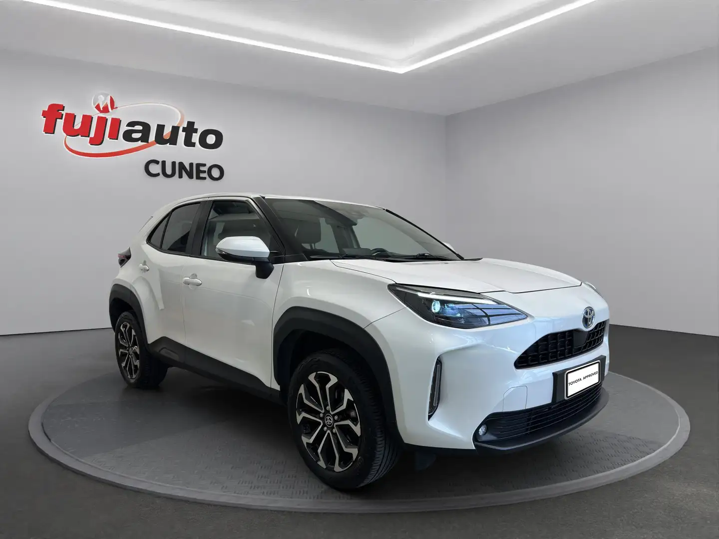 Toyota Yaris Cross Yaris Cross 1.5h Trend awd-i 116cv e-cvt Weiß - 2
