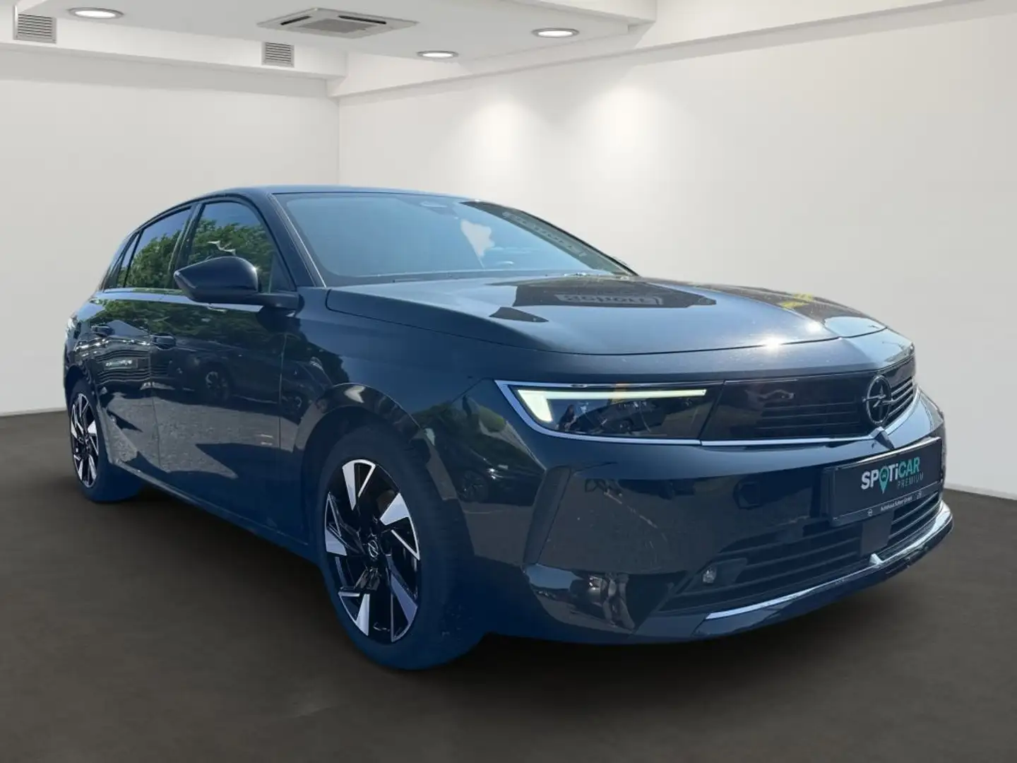 Opel Astra 1.2 Turbo 130PS Elegance - 2