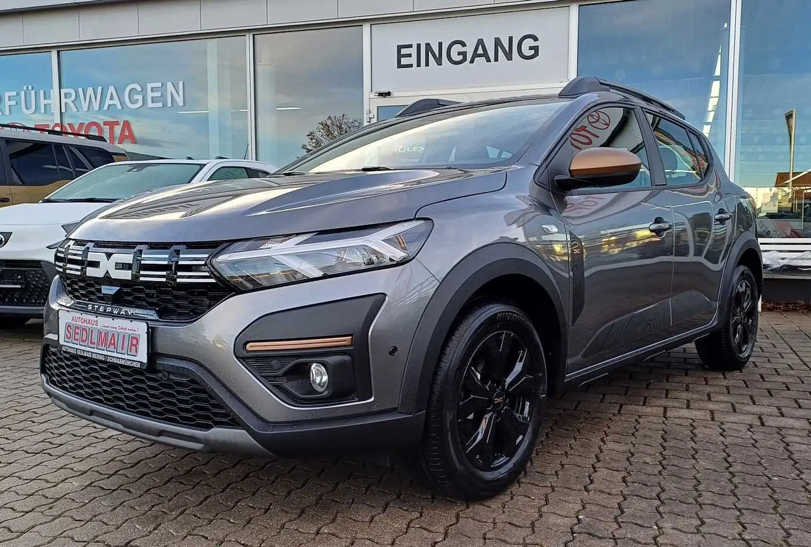Dacia Sandero Stepway Extreme TCe 90 Automatik SHZ/NAVI/City PAK Grau - 2