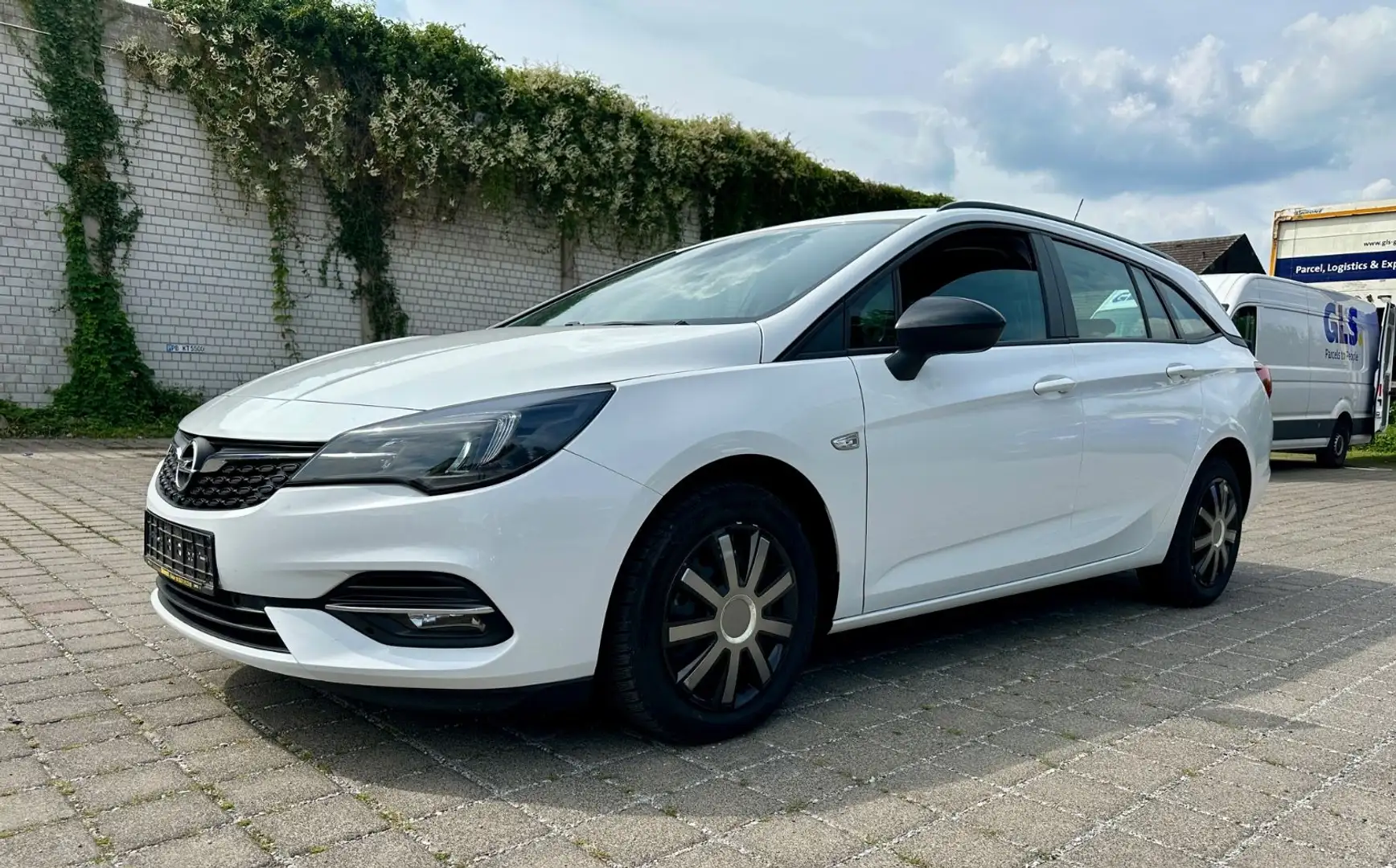 Opel Astra K Sports Tourer Edition NAVI / Klima Weiß - 1