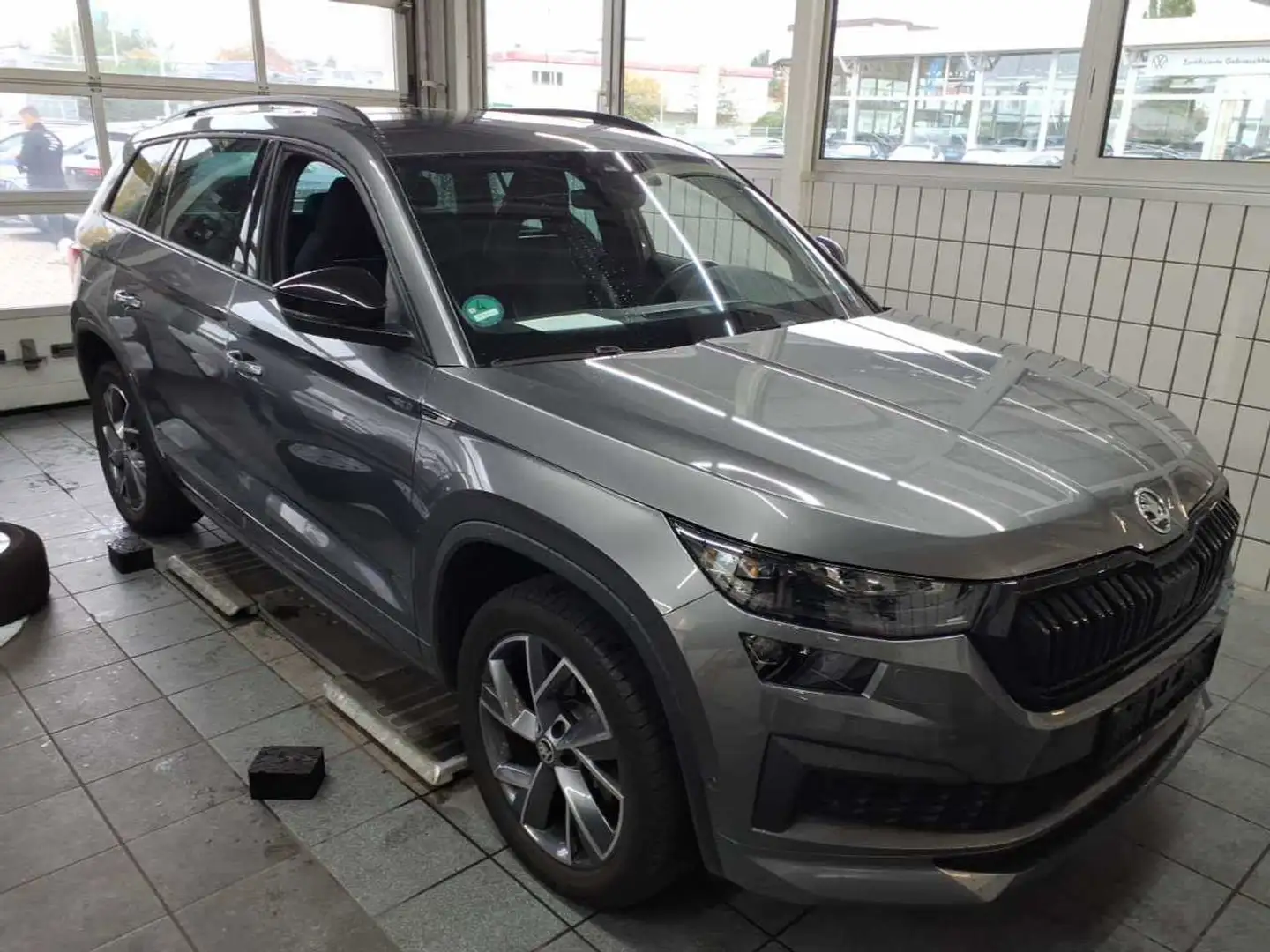 Skoda Kodiaq 2.0 TDI DSG Sportline*NAVI*KAMERA*TRAVELL Grau - 2