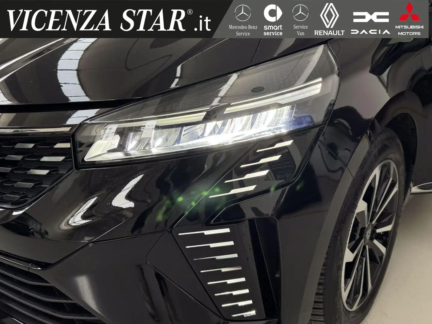 Renault Clio Techno TCe 90 Schwarz - 2