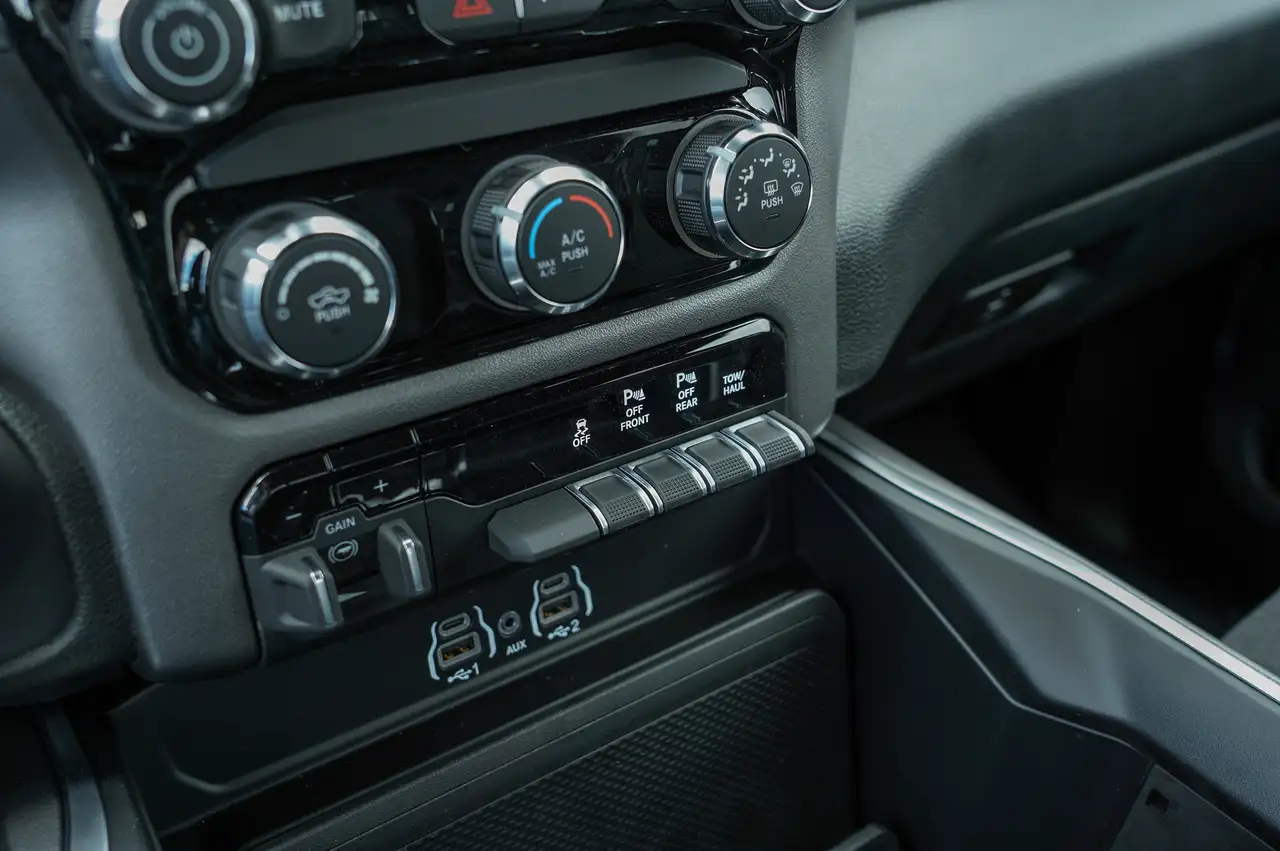 RAM 1500 снимка RAM 1500