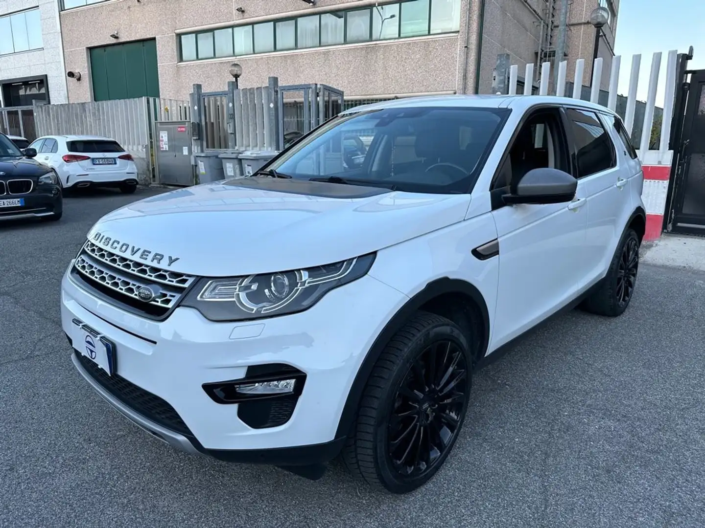 Land Rover Discovery Sport 2.0 TD4 180 CV Automatic HSE Bianco - 1
