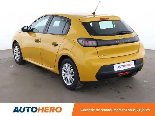 Peugeot 208 view 4