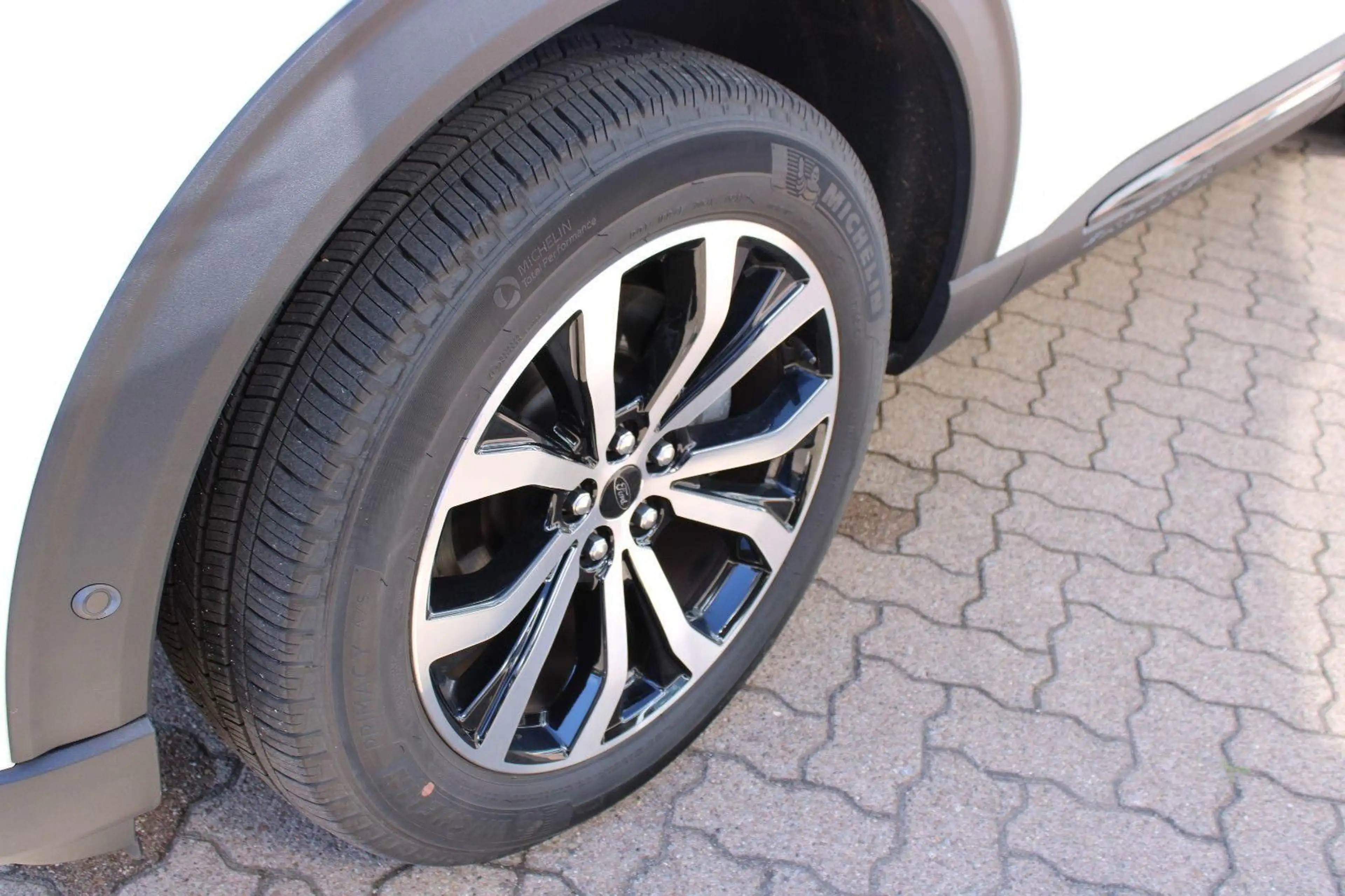 Ford Explorer ST-Line Plug-in-Hybrid 4x4 AHK — photo 8