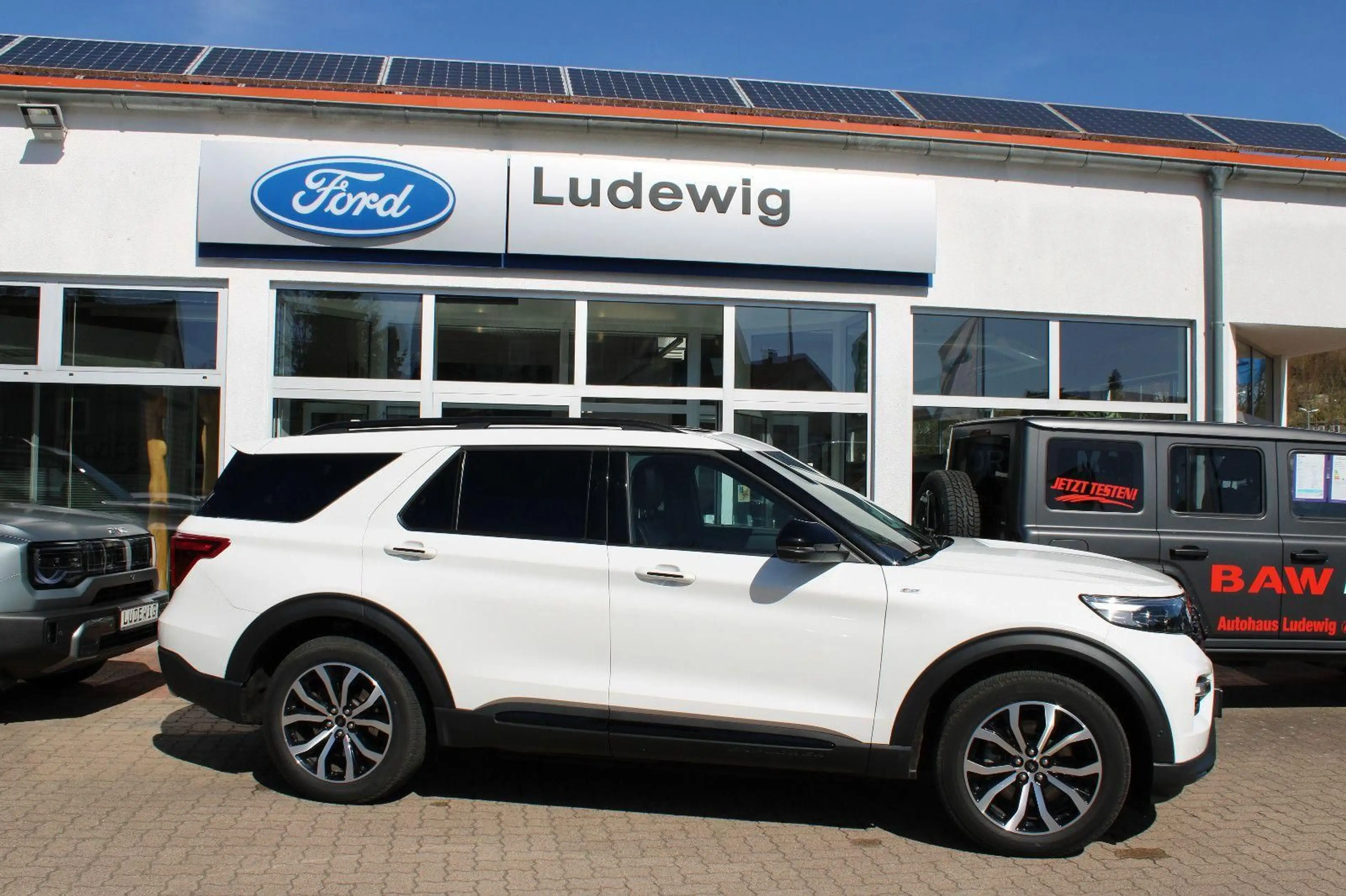 Ford Explorer ST-Line Plug-in-Hybrid 4x4 AHK — photo 3