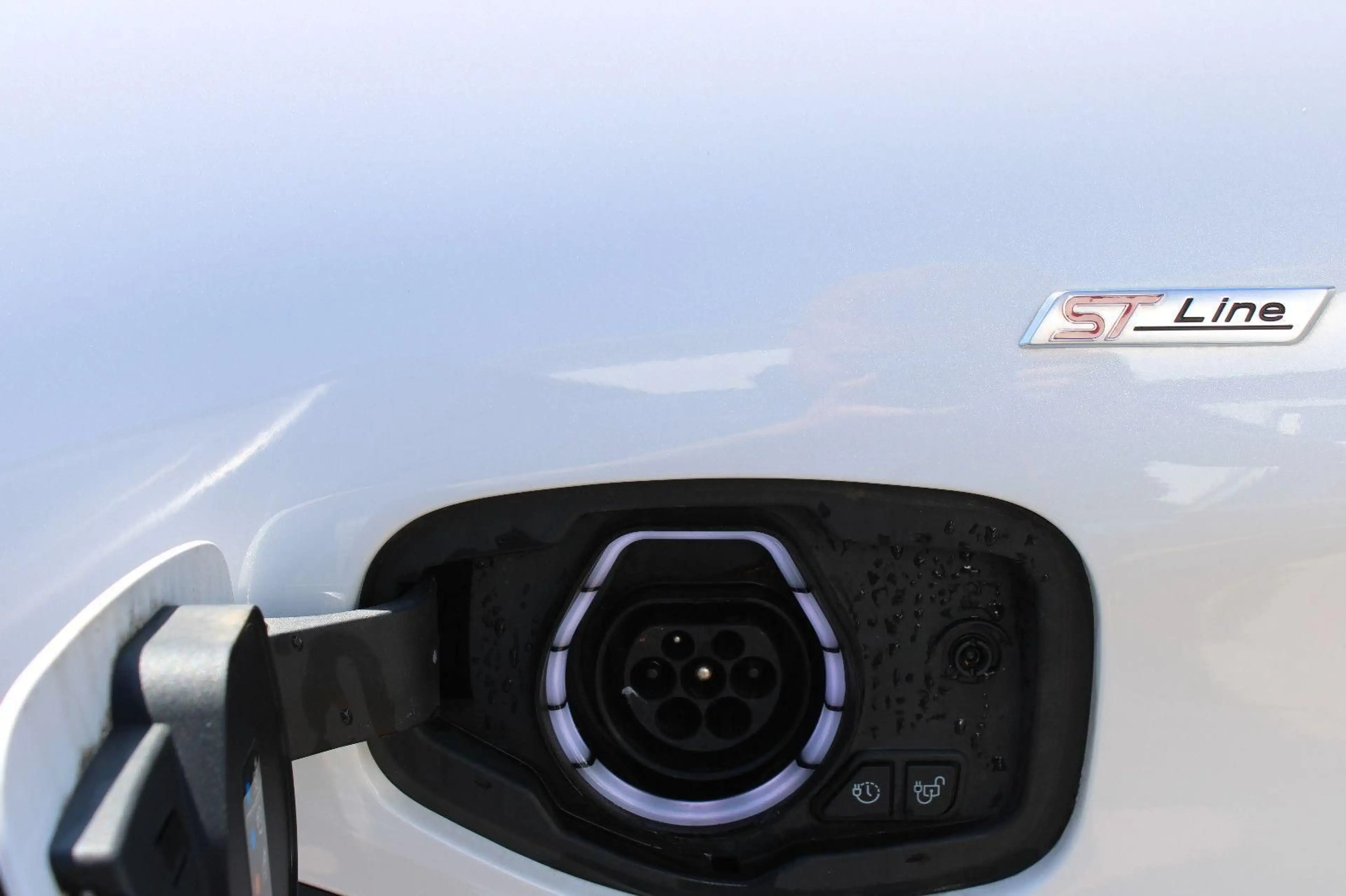 Ford Explorer ST-Line Plug-in-Hybrid 4x4 AHK — photo 10