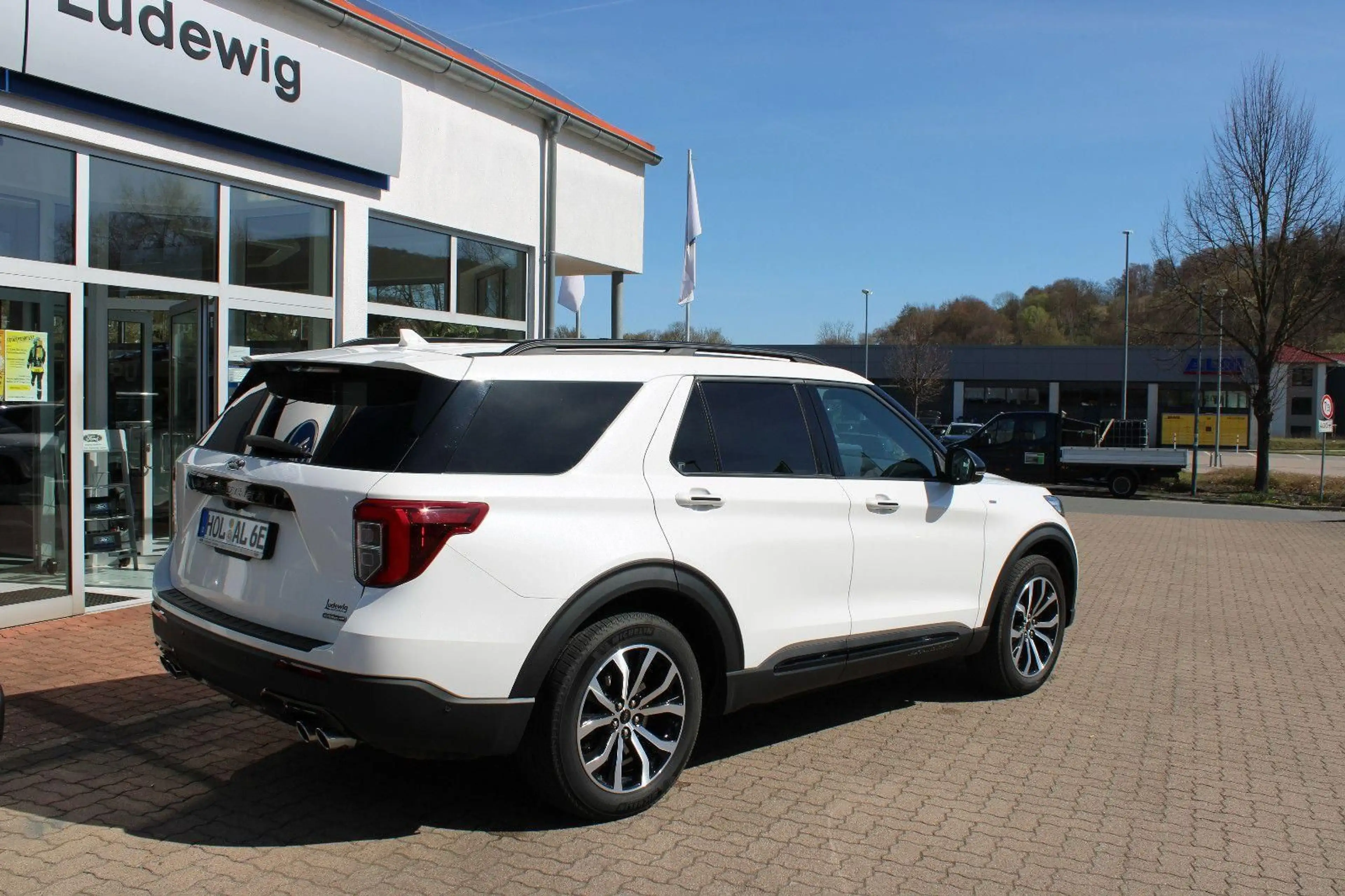 Ford Explorer ST-Line Plug-in-Hybrid 4x4 AHK — photo 4