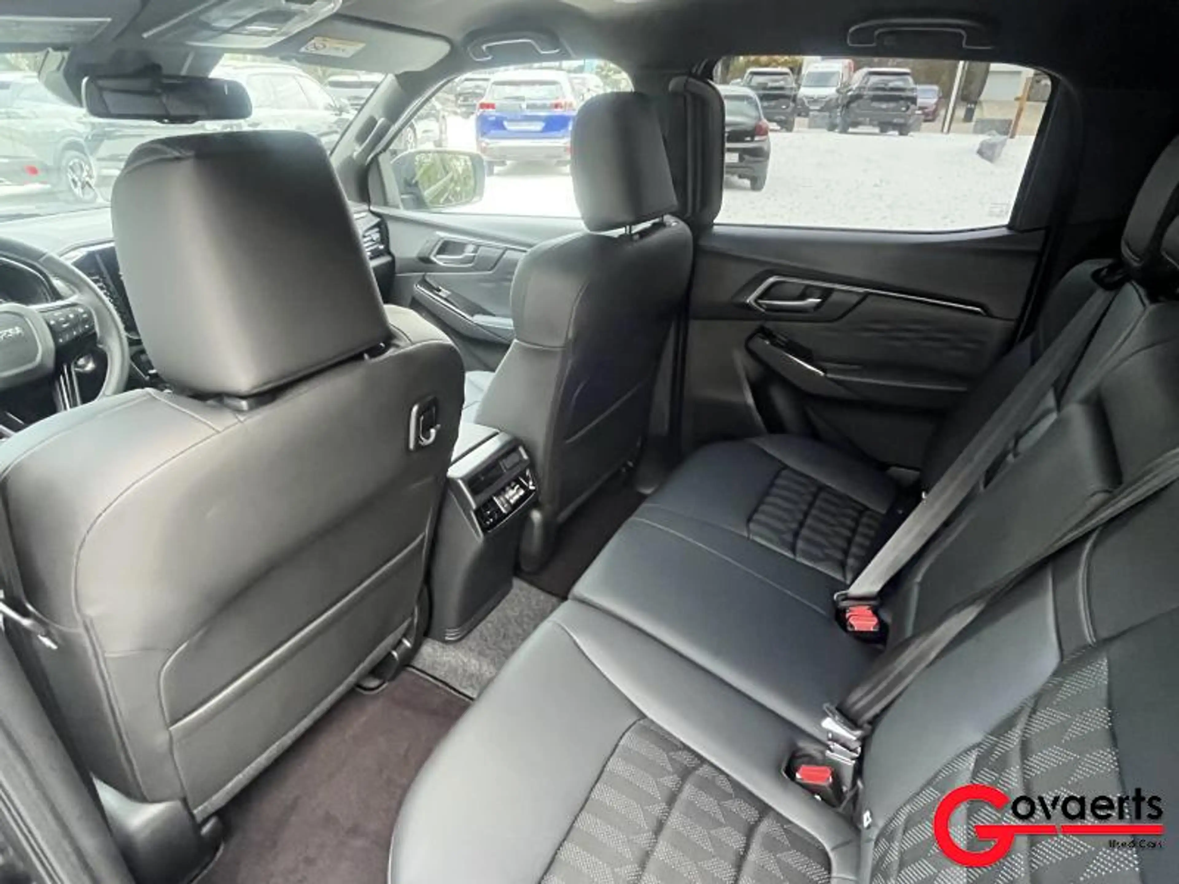 Isuzu D-Max V-CROSS LSE — photo 8
