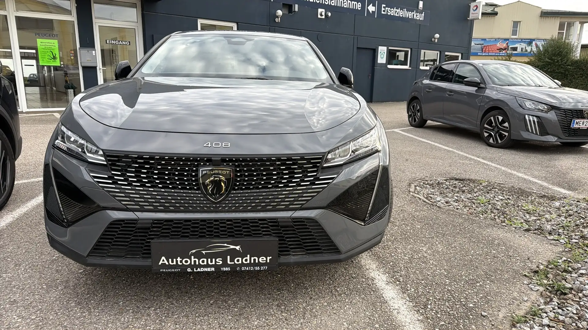 Peugeot 408 408 PHEV 225 e-EAT8 Allure Grau - 2