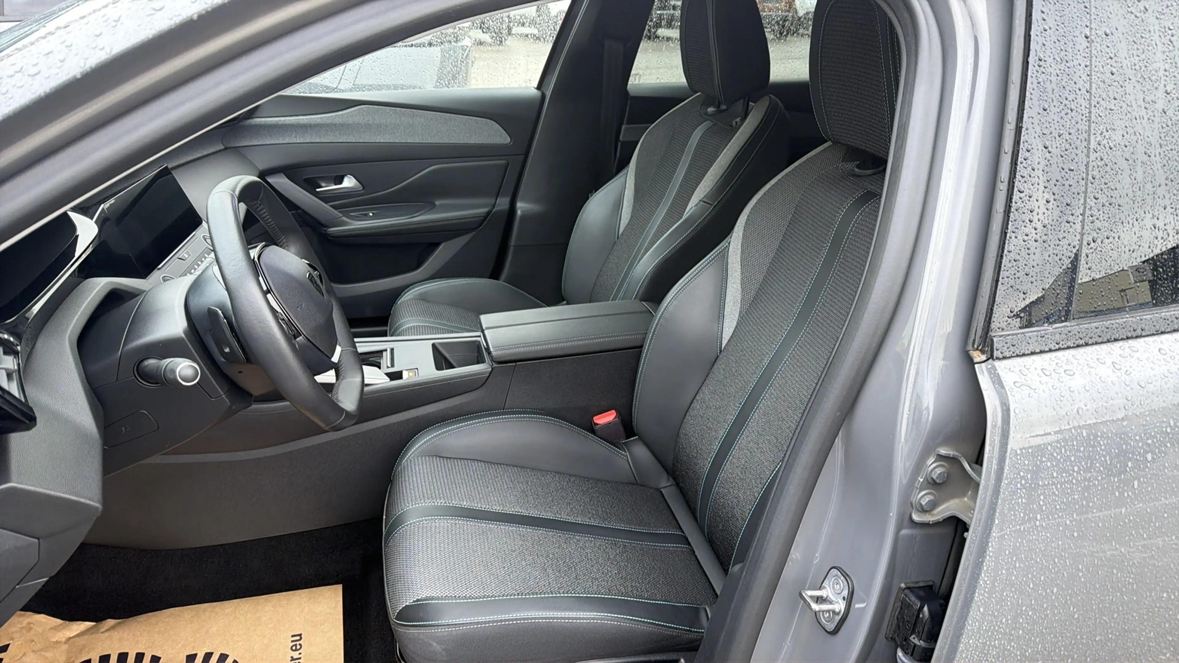 Peugeot 408 408 PHEV 225 e-EAT8 Allure — photo 6