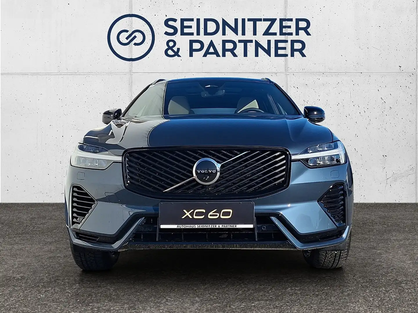 Volvo XC60 T6 AWD PHEV 18,8kWh Ultra Dark Aut. Blau - 2
