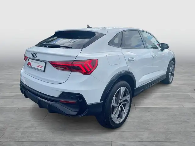 Audi Q3 view 5