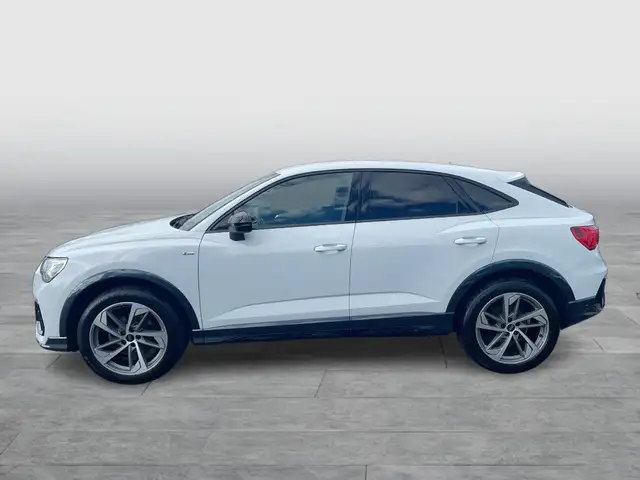 Audi Q3 view 2