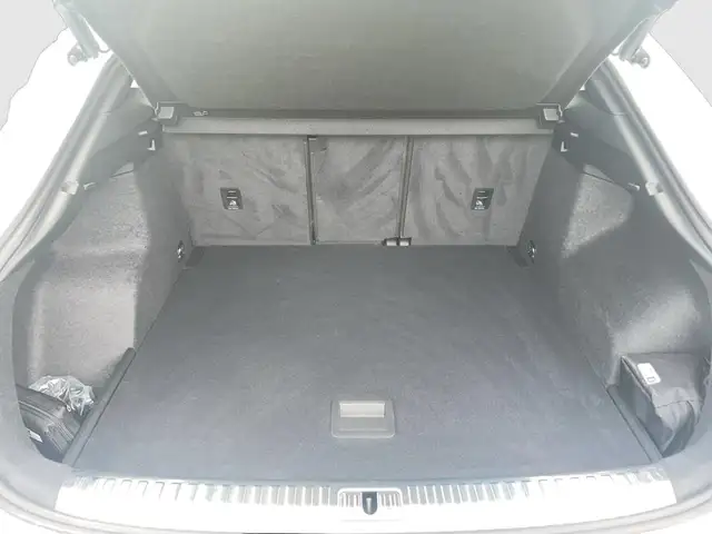 Audi Q3 view 13
