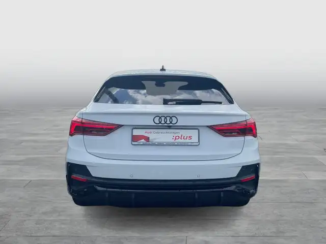 Audi Q3 view 4