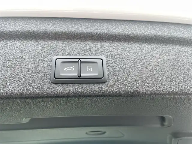 Audi Q3 view 14