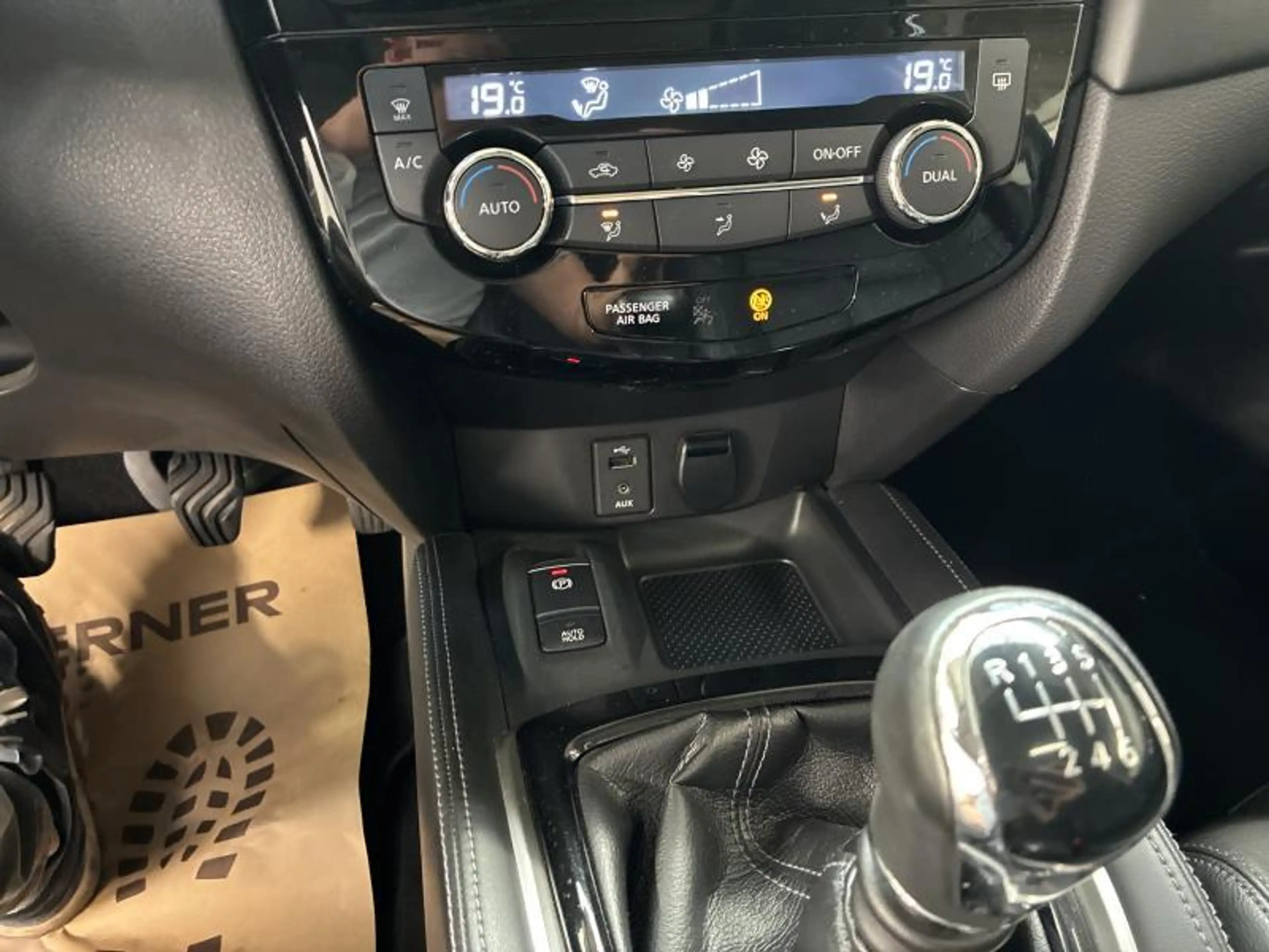 Nissan X-Trail TEKNA 4x4 — photo 13