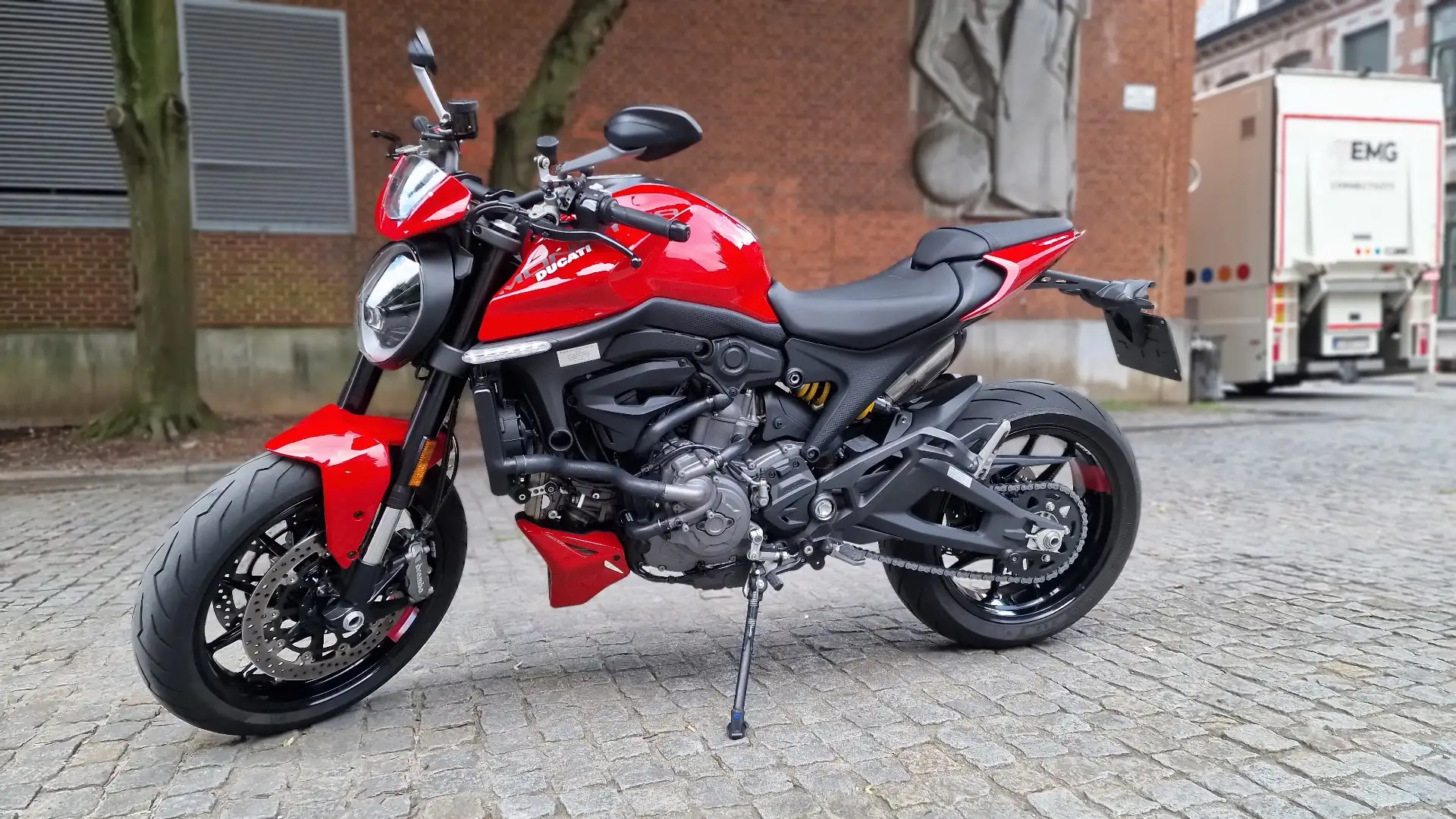 Ducati Monster 937 Plus Rood - 1