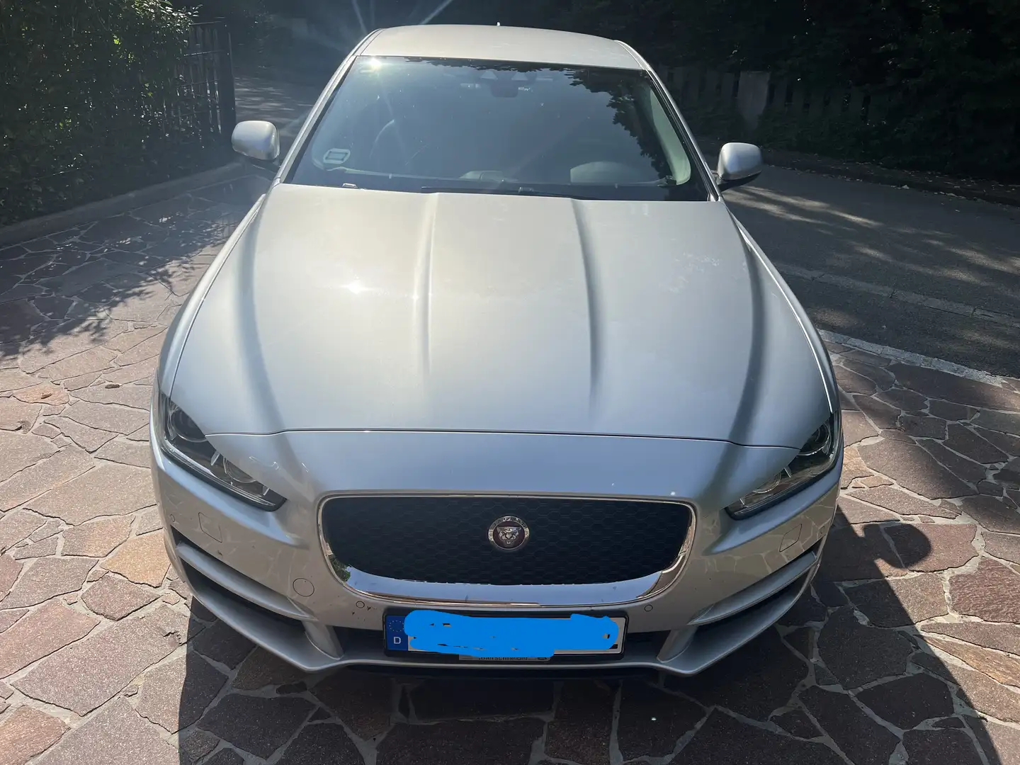 Jaguar XE Jaguar Prestige 2,0 180 PS Unfallfrei Ezüst - 1