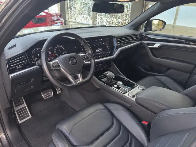 Volkswagen Touareg view 10