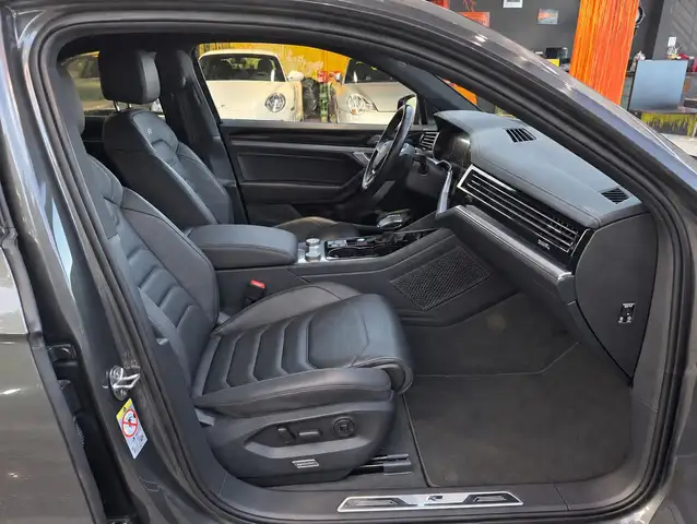 Volkswagen Touareg view 11