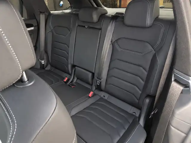Volkswagen Touareg view 12