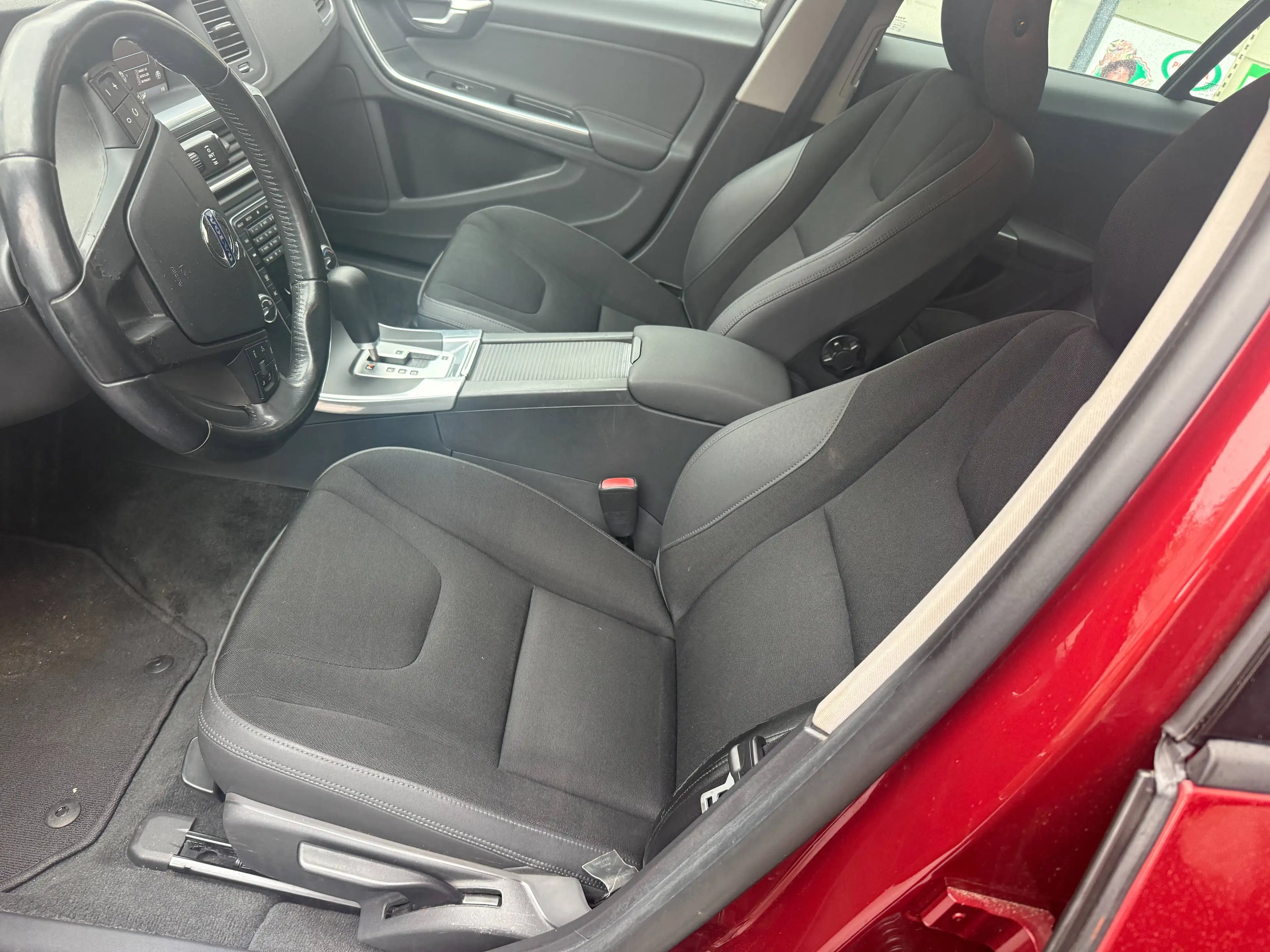 Volvo S60 T4 Essence 132kw/179pk *Boite Automatique*Navigations Clim* — photo 8