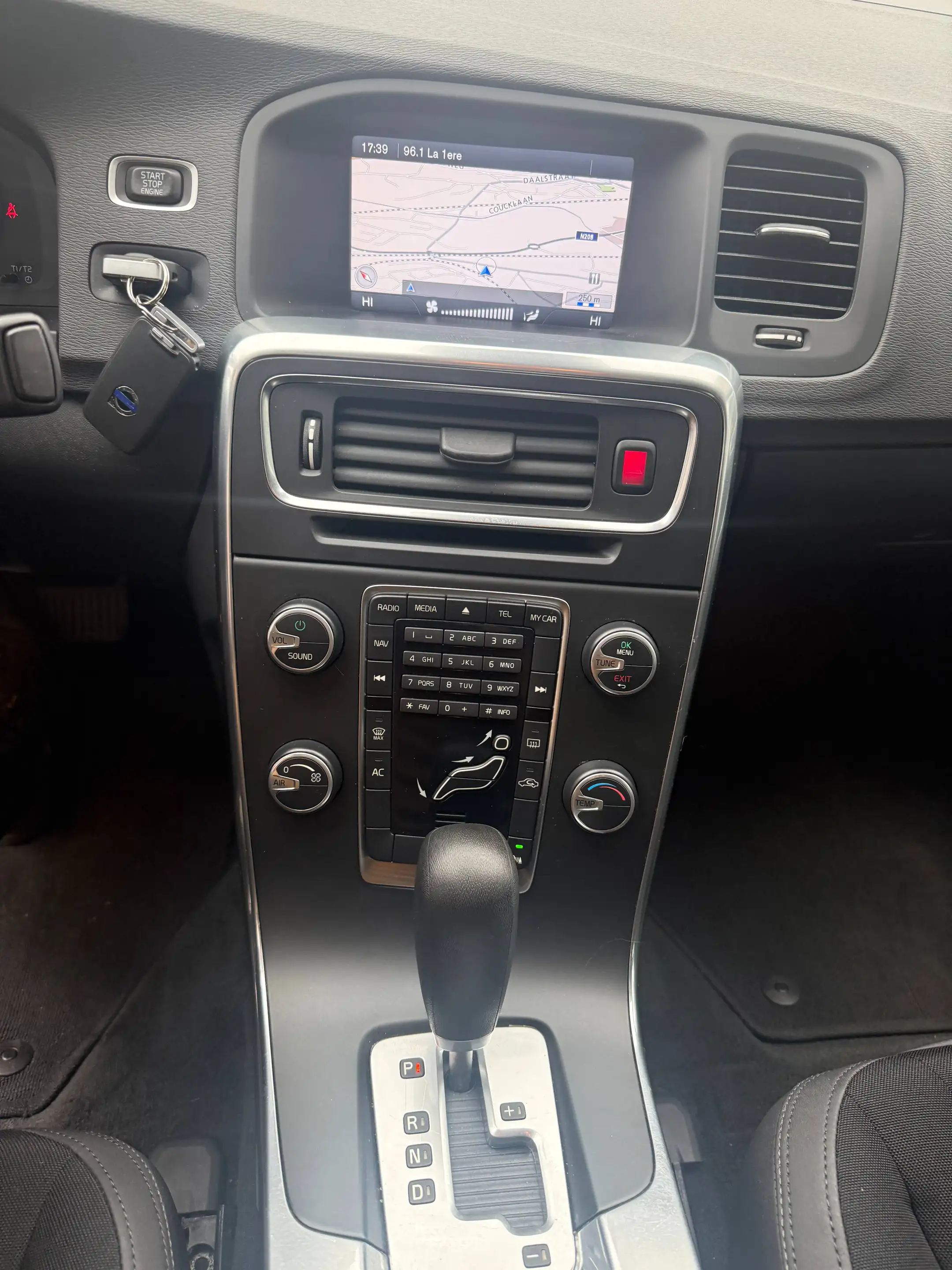 Volvo S60 T4 Essence 132kw/179pk *Boite Automatique*Navigations Clim* — photo 9