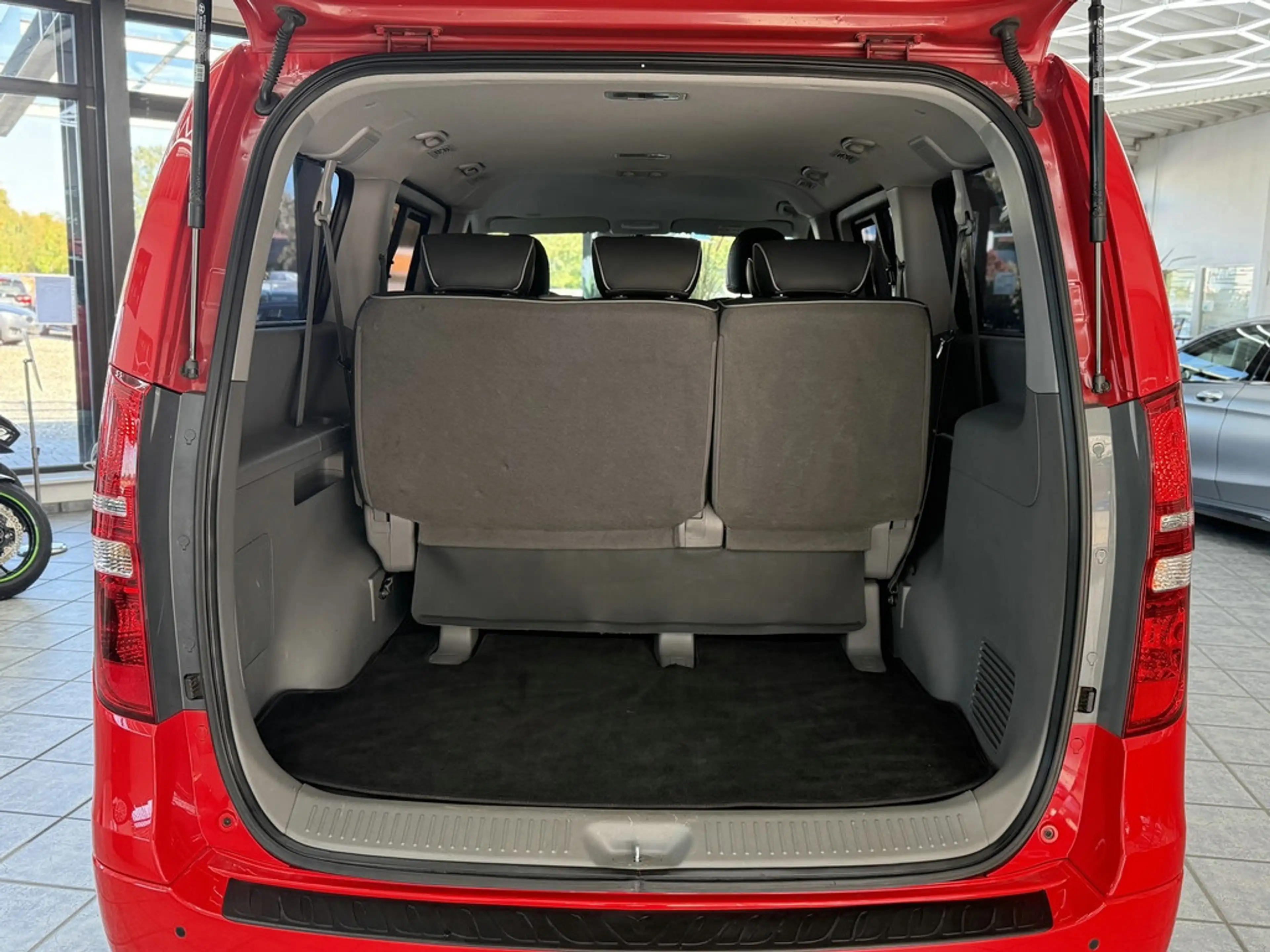 Hyundai H-1 Travel 2.5 CRDI Trend, 8-Sitzer, Navi, Klima — photo 12