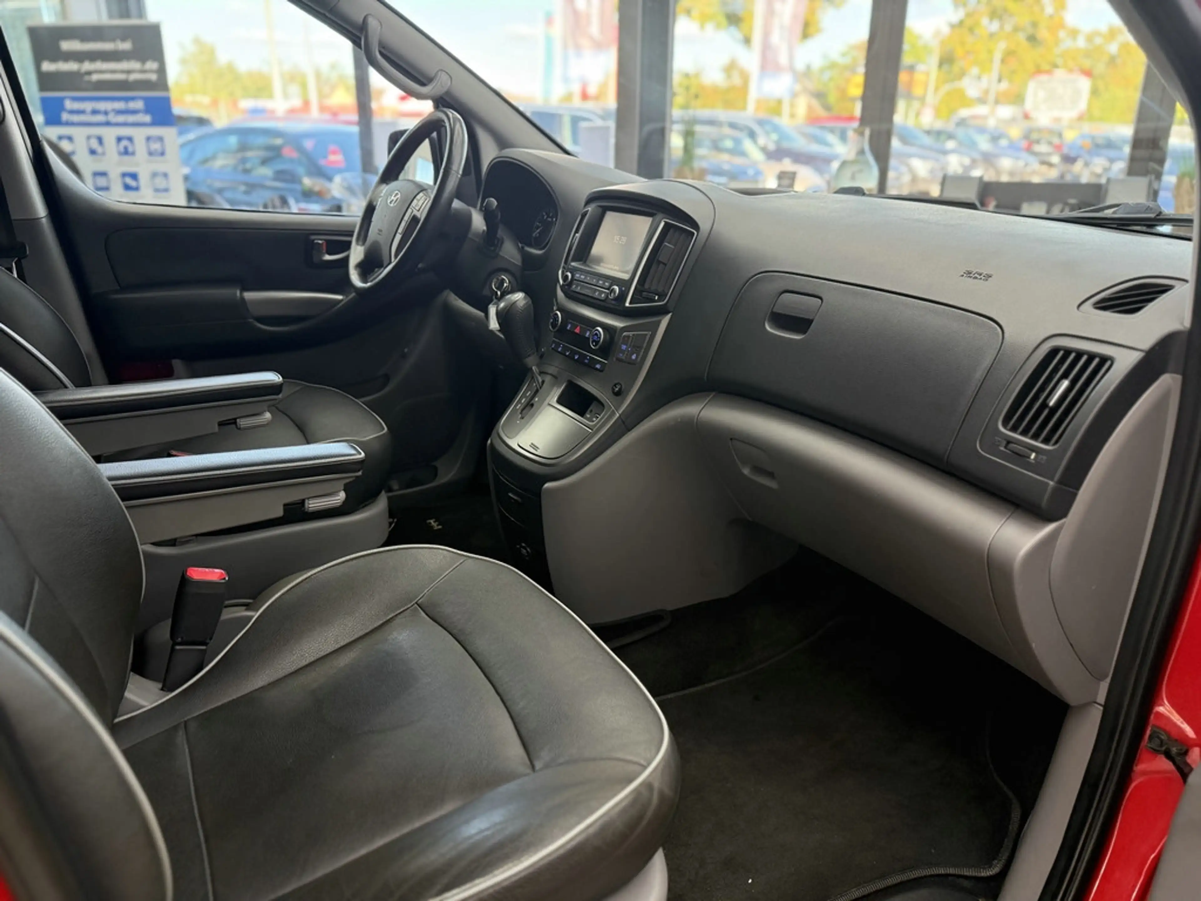 Hyundai H-1 Travel 2.5 CRDI Trend, 8-Sitzer, Navi, Klima — photo 15