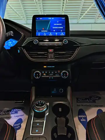 Ford Kuga view 3