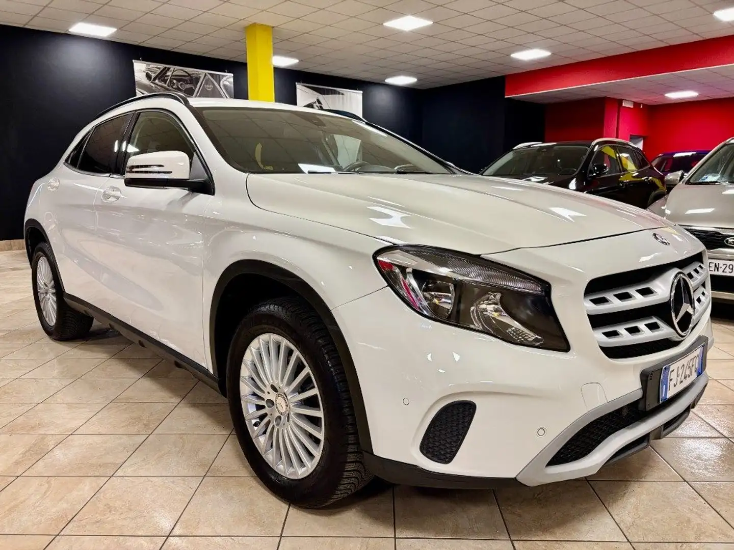 Mercedes-Benz GLA 180 d MANUALE - VETRI PRIVACY - OTTIME CONDIZIONI Bianco - 1