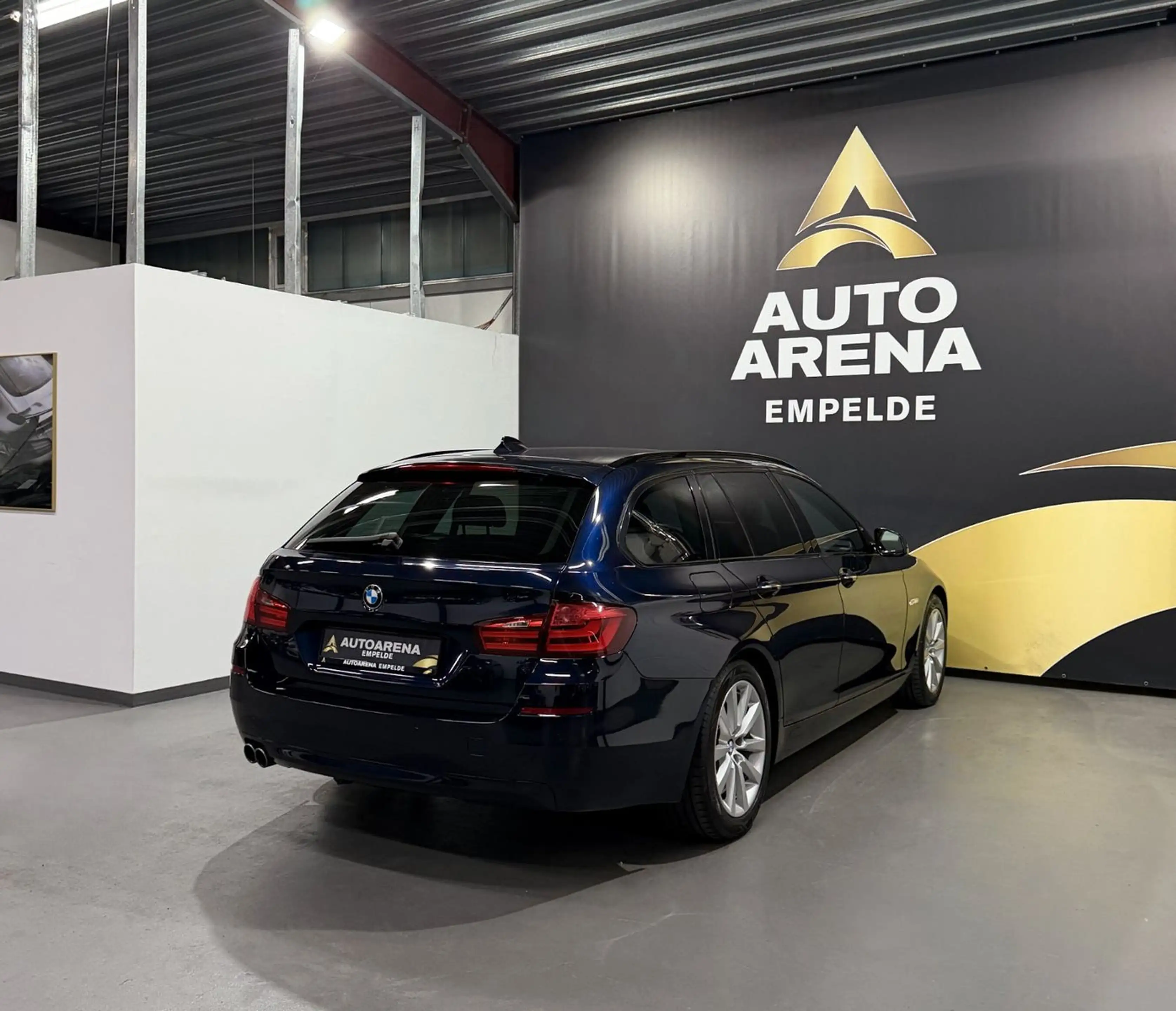 BMW 525 d Touring Aut. *Pano*AHK*Tempo*Bi-Xenon*Leder — photo 5