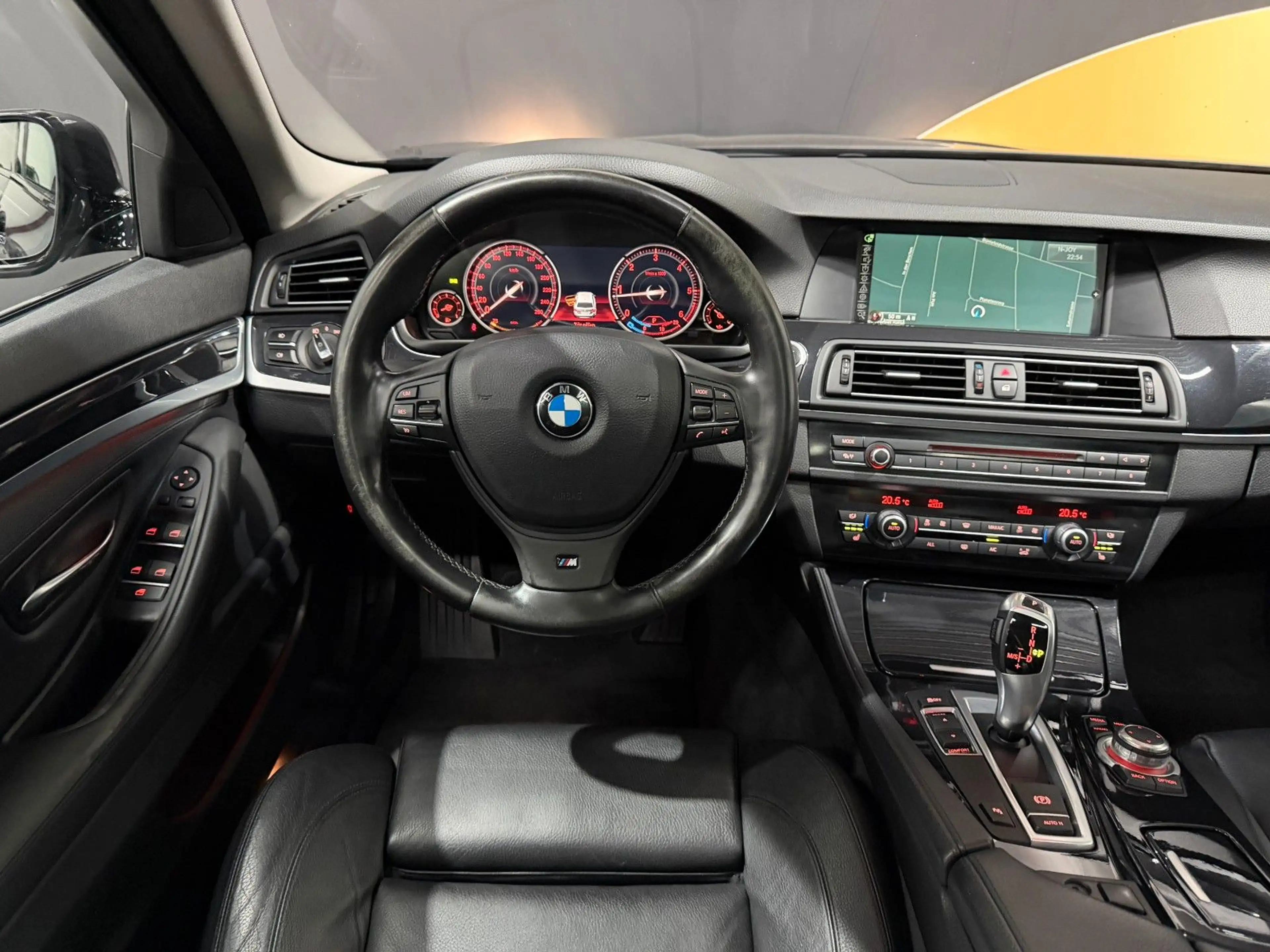BMW 525 d Touring Aut. *Pano*AHK*Tempo*Bi-Xenon*Leder — photo 14