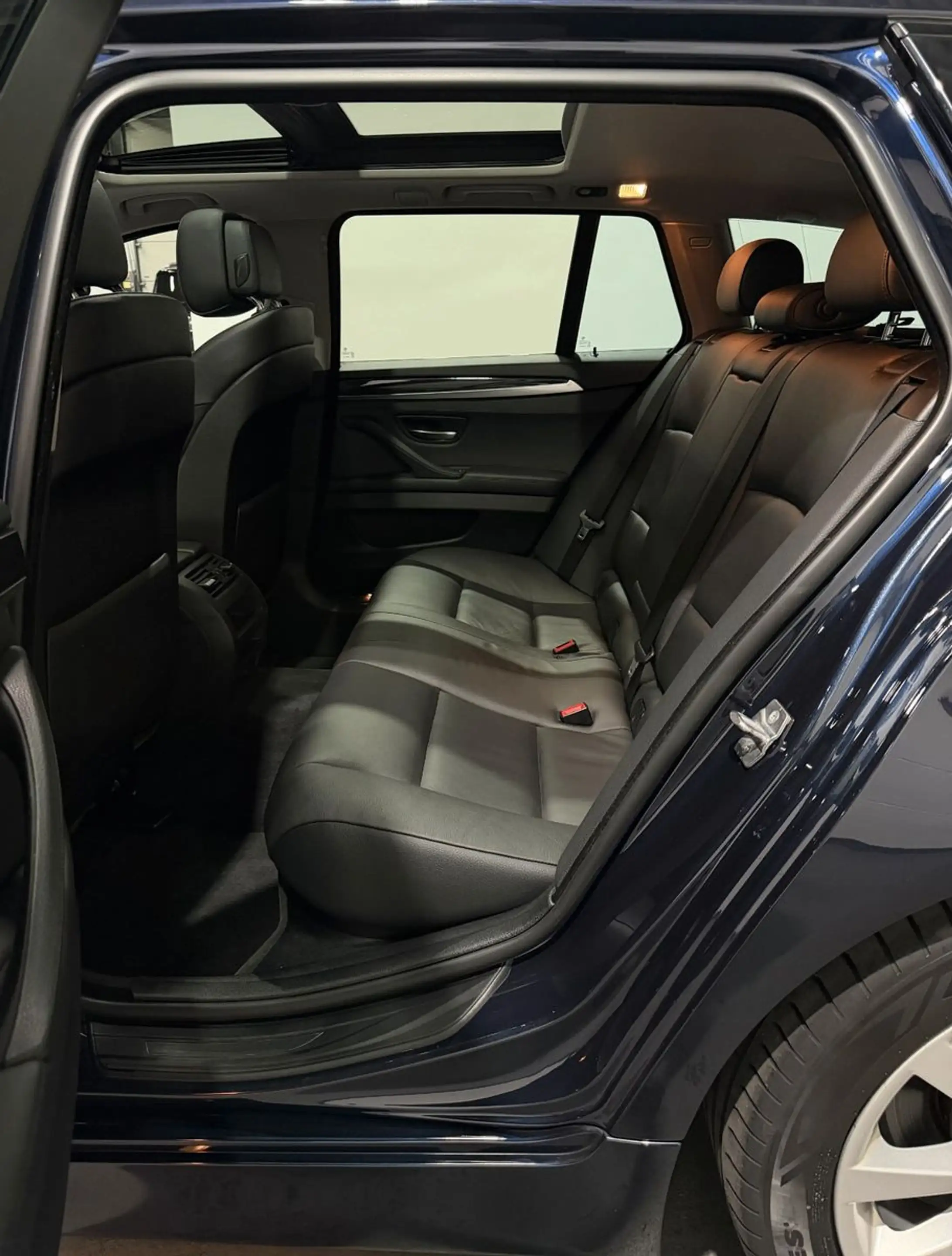 BMW 525 d Touring Aut. *Pano*AHK*Tempo*Bi-Xenon*Leder — photo 11
