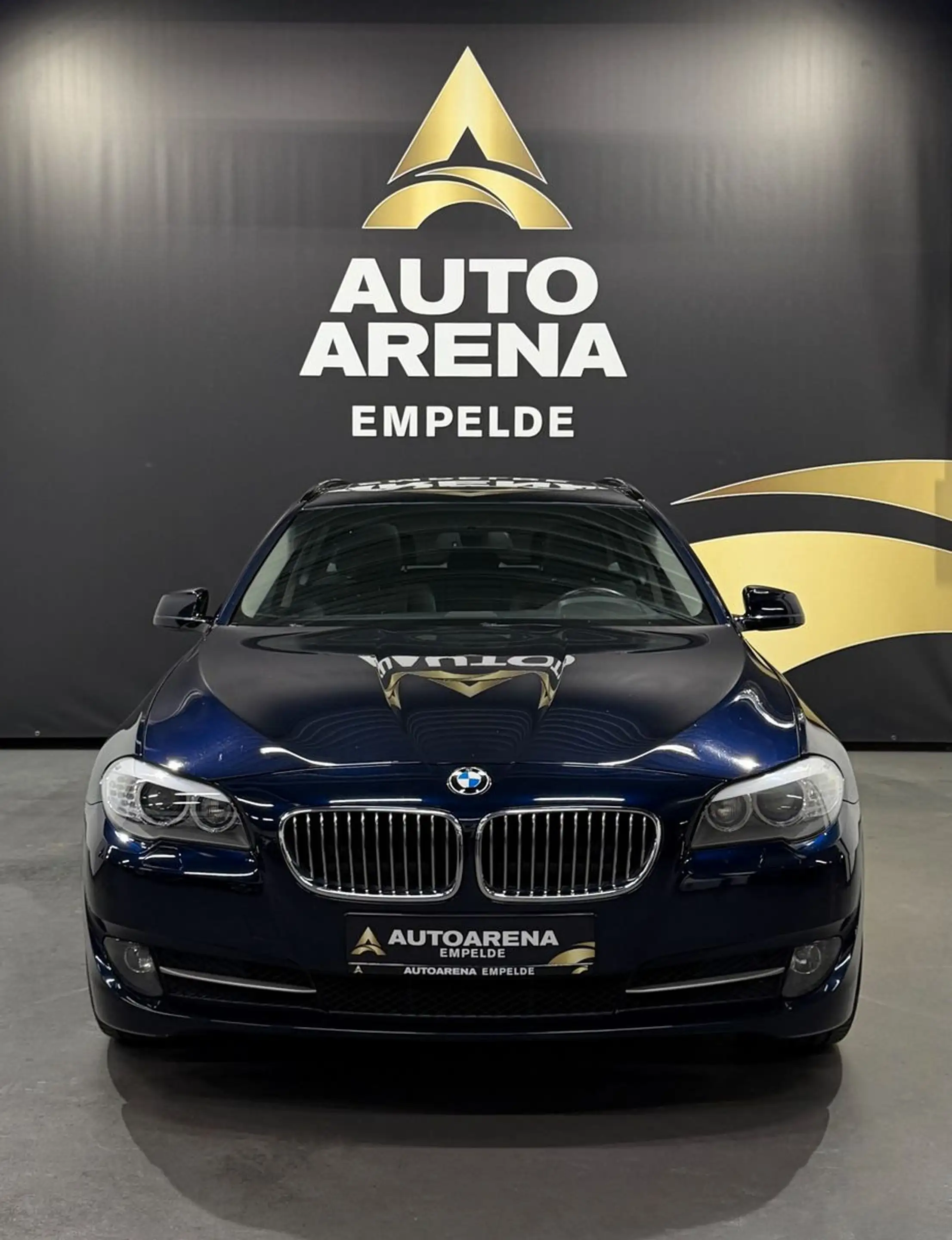 BMW 525 d Touring Aut. *Pano*AHK*Tempo*Bi-Xenon*Leder — photo 2
