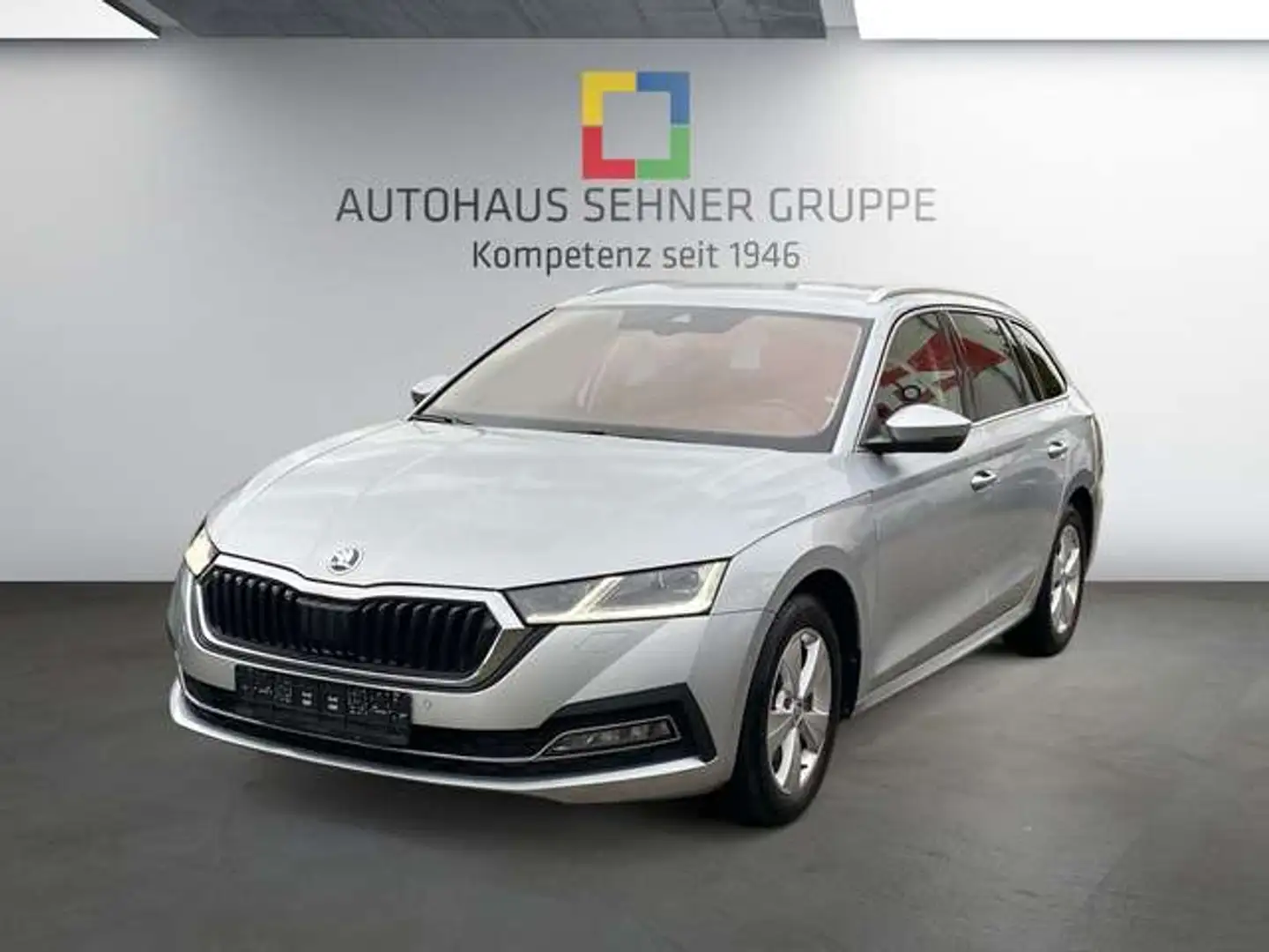 Skoda Octavia Combi 2.0 TDI DSG 4x4 +Navi+Kamera+HUD Silber - 1