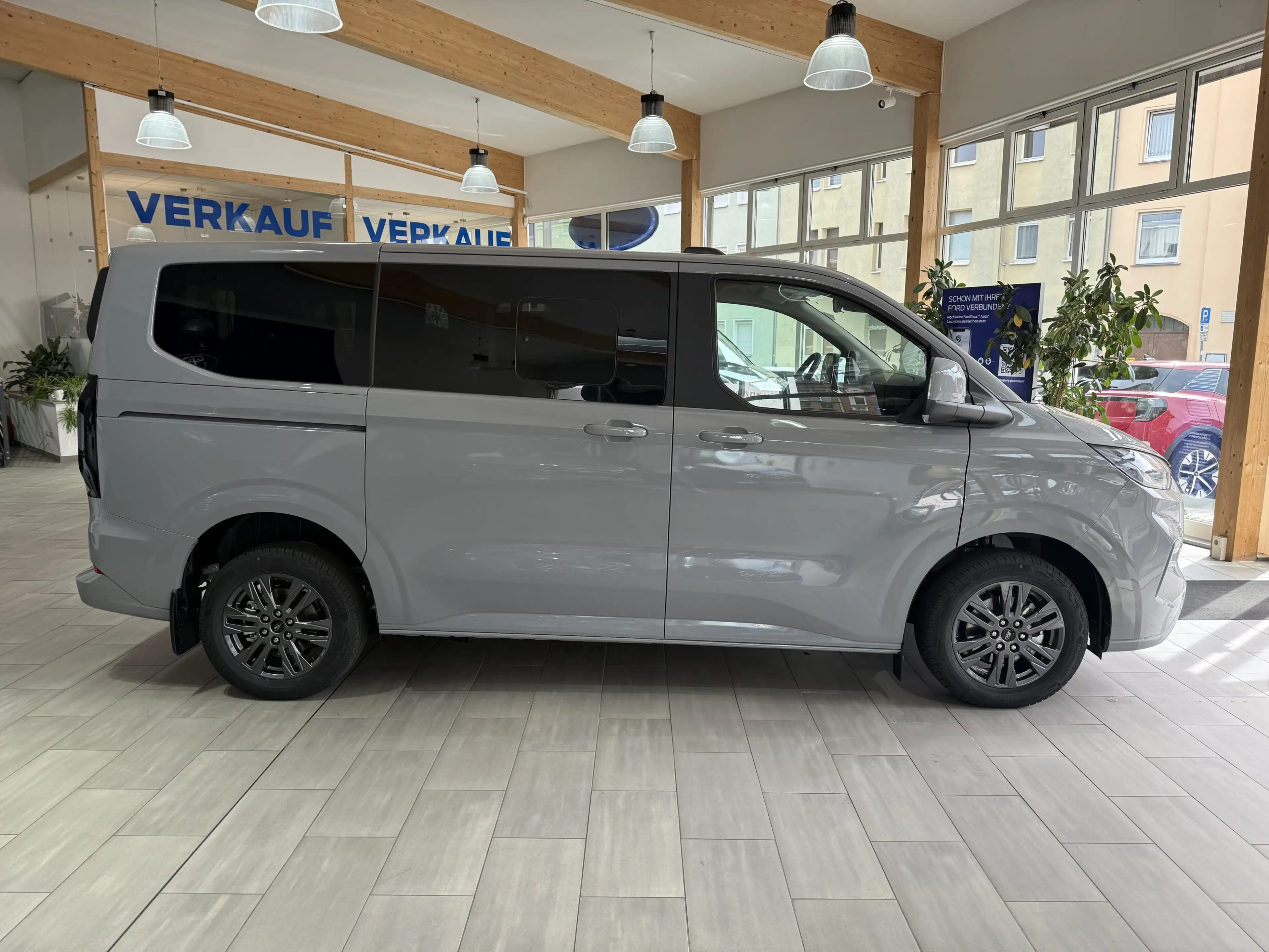 Ford Tourneo Custom Titanium Standheizung / 70L Tank — photo 4