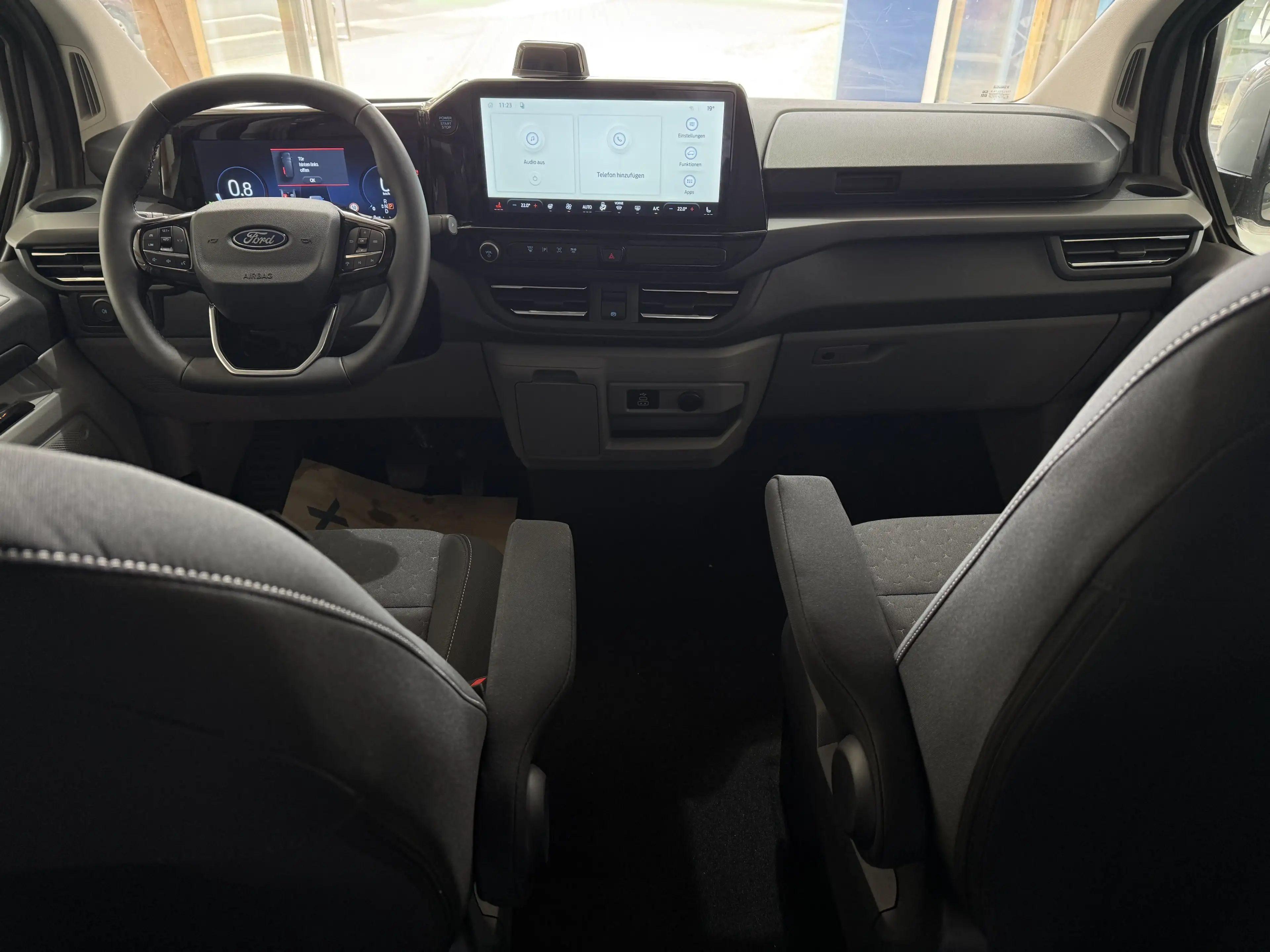 Ford Tourneo Custom Titanium Standheizung / 70L Tank — photo 11