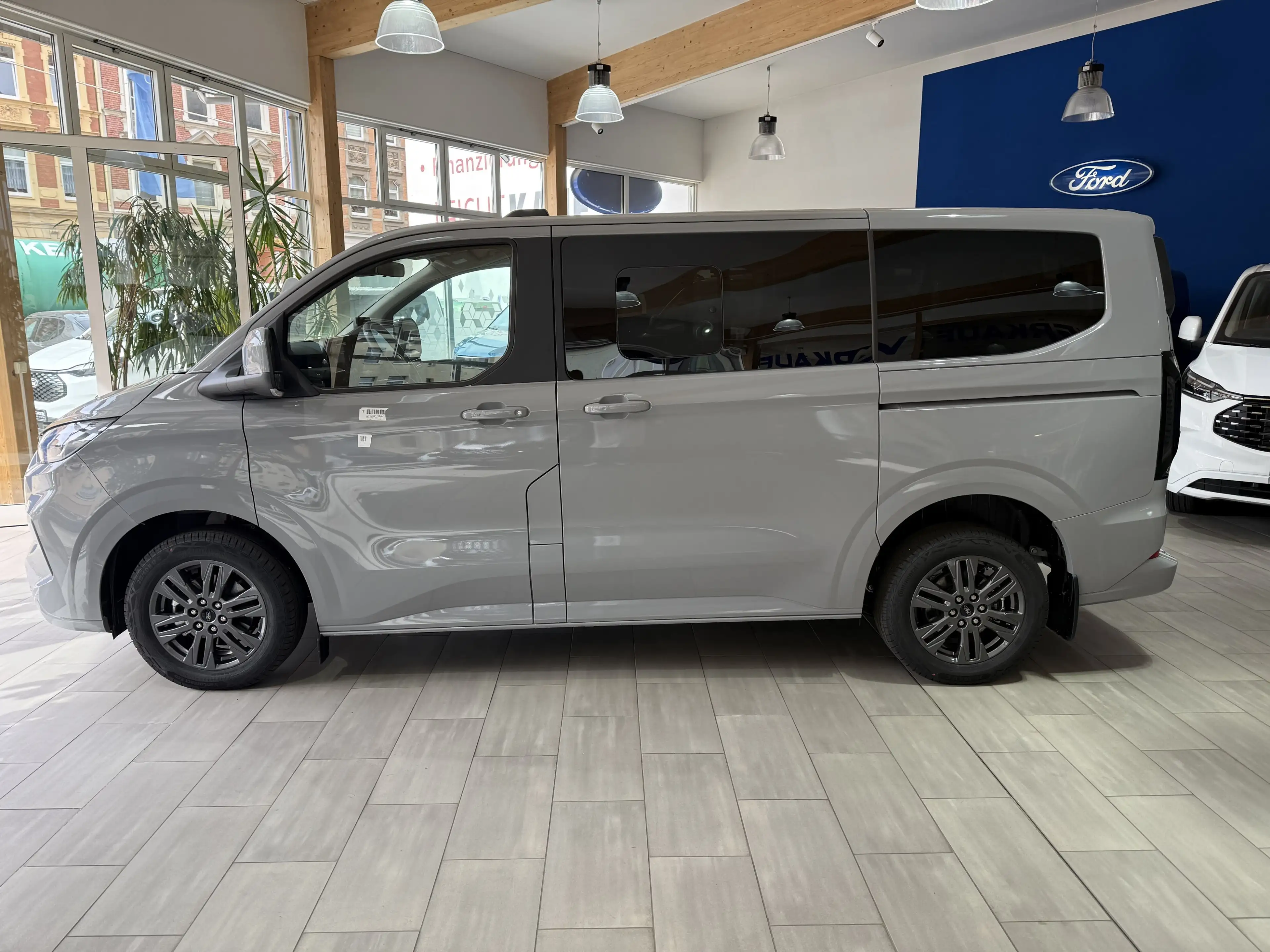 Ford Tourneo Custom Titanium Standheizung / 70L Tank — photo 8