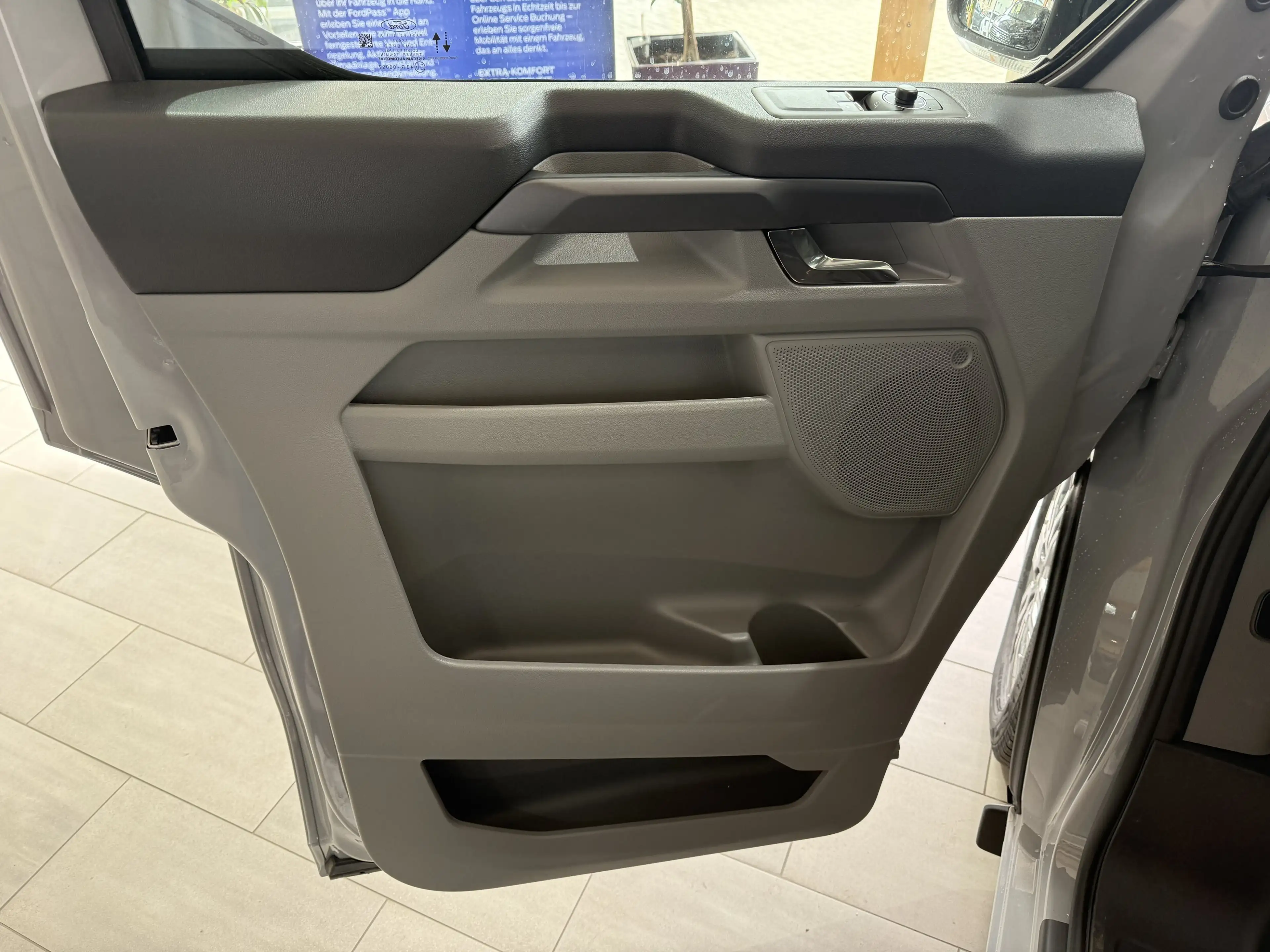 Ford Tourneo Custom Titanium Standheizung / 70L Tank — photo 9