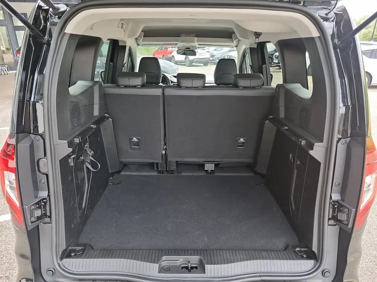 Nissan Townstar EV Kombi Tekna *ab € 30.990,-* 15