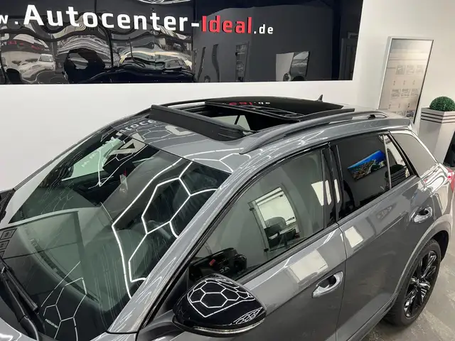 Volkswagen T-Roc view 14