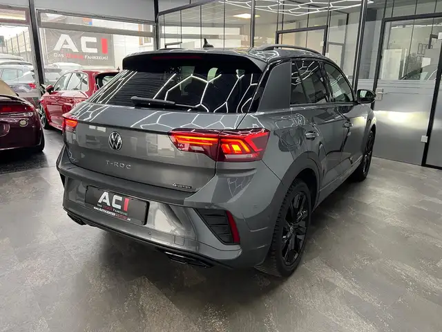 Volkswagen T-Roc view 9
