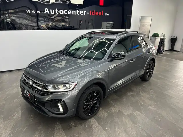 Volkswagen T-Roc view 3
