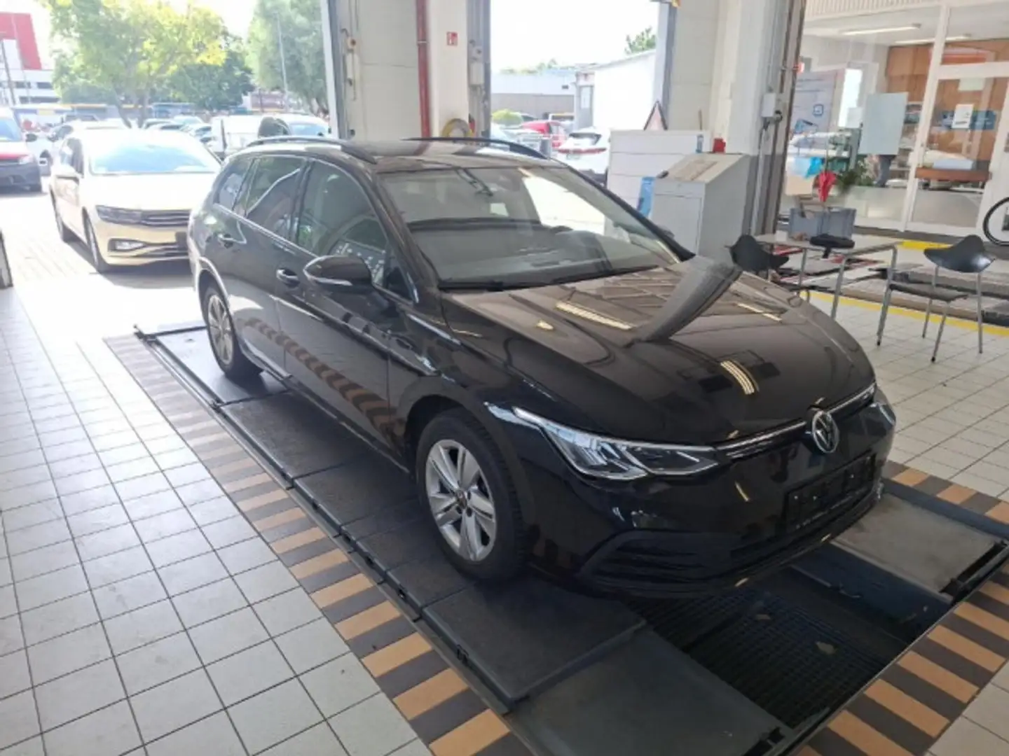 Volkswagen Golf Variant Golf VIII Variant 2.0 TDI Life DSG NAVI ACC AHK Schwarz - 2